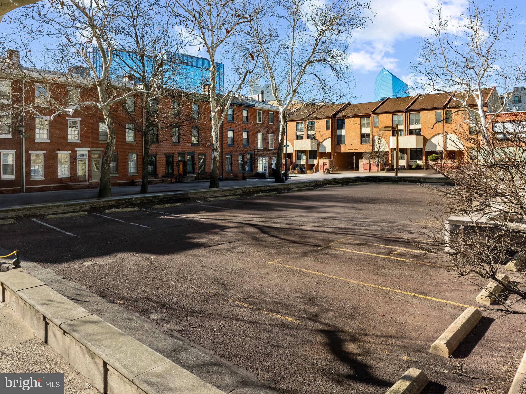 LOGAN SQUARE - Residential