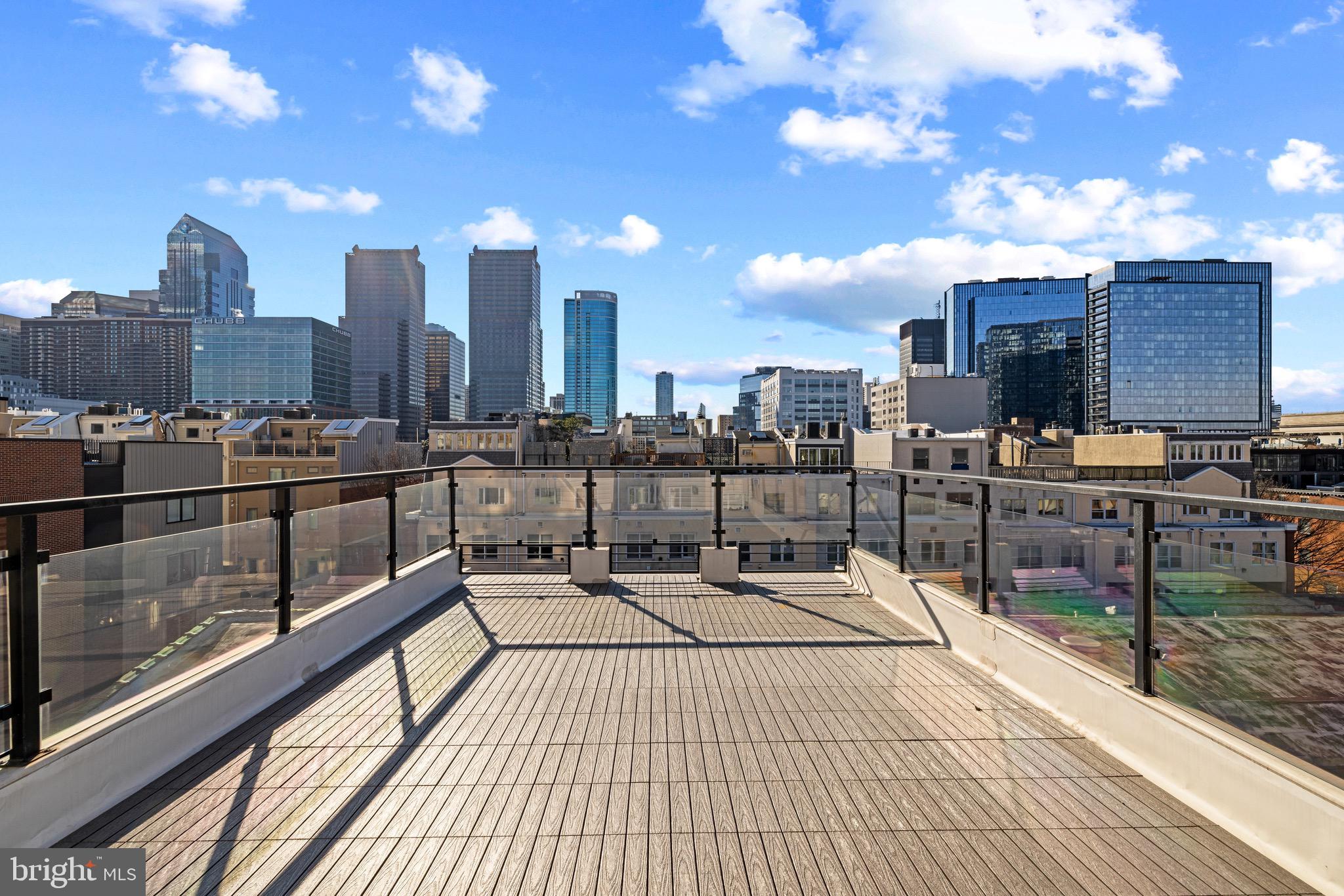 LOGAN SQUARE - Residential