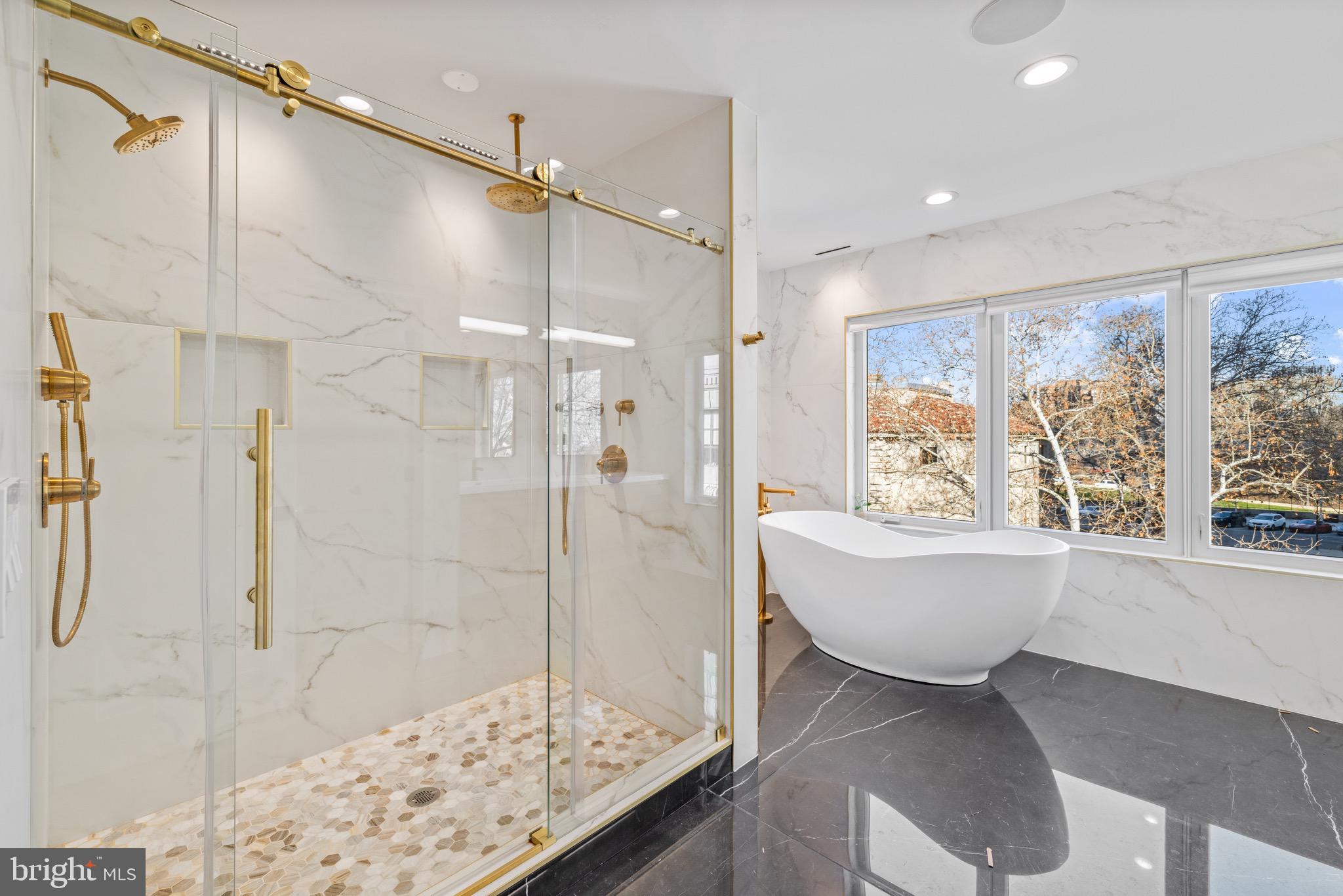 LOGAN SQUARE - Residential