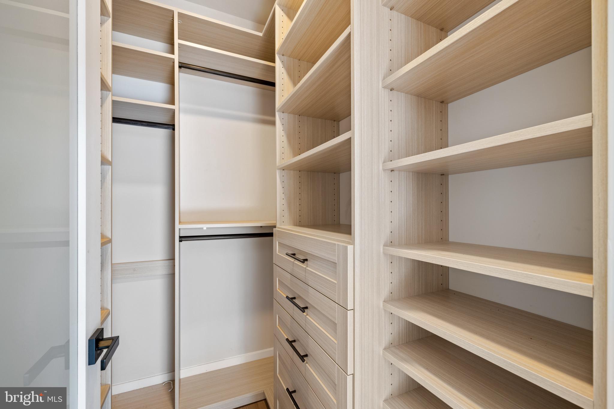 LOGAN SQUARE - Residential