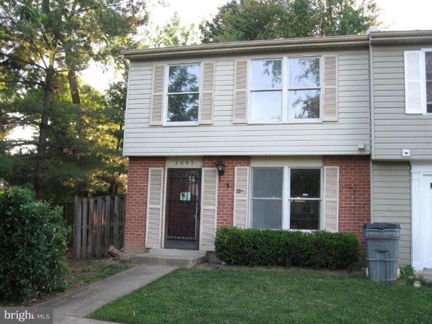 Renovated  3 bedroom, 2.5 bath end townhome !, * Neutral paint & newer Carpet,updated bath commodes, vanities, sinks &  fixtures * newer  kitchen appliances, island, granite counter tops, 18" ceramic tiles,  pendent & recess lights *  2010 roof * fireplace* 20x14 deck in 6' privacy fence rear yard * Small dog with non refundable deposit +$25 a month * Show M-F by Appt. 5:30-8:30 Weekends by Appt.