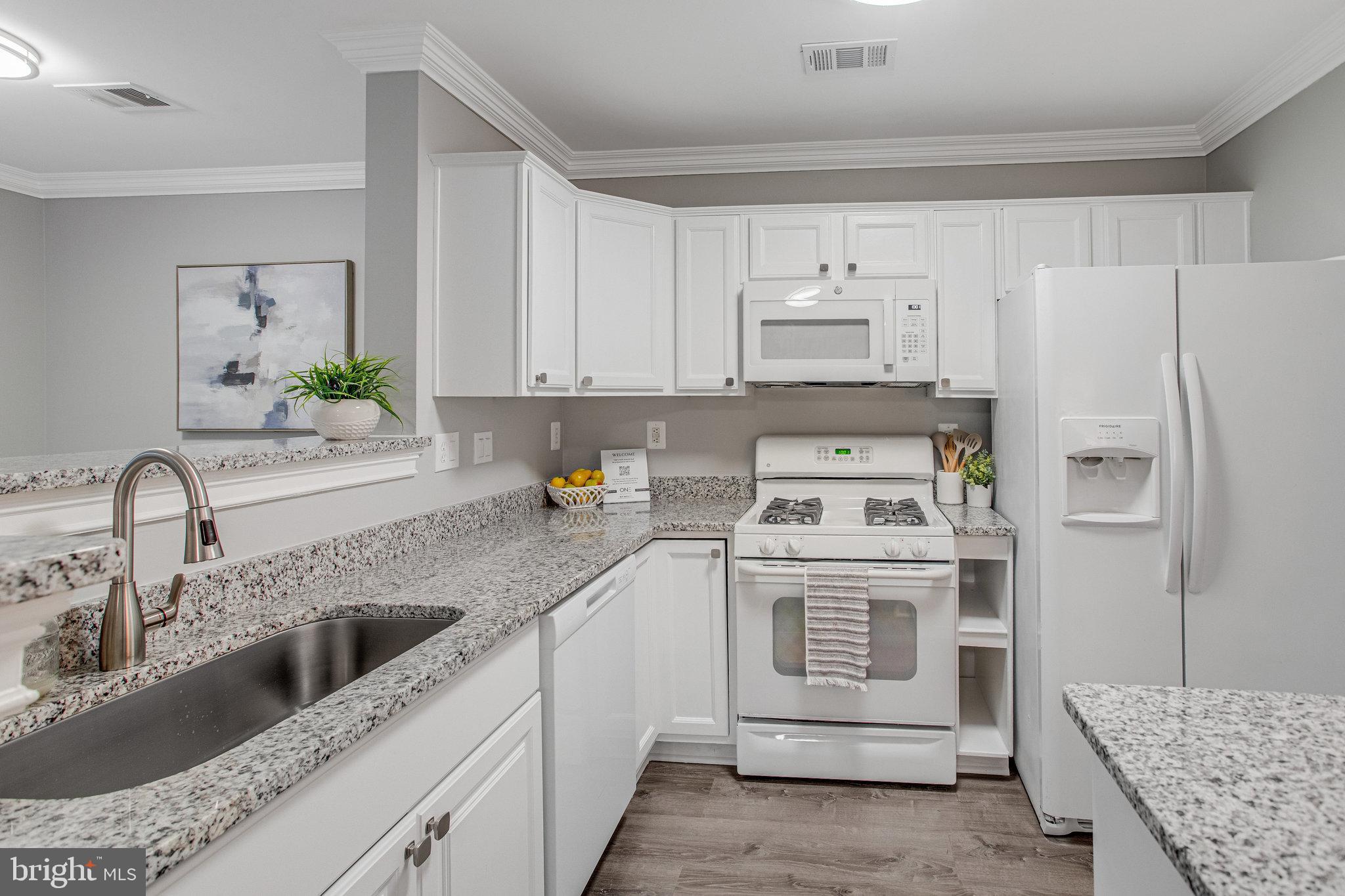 SUMMERHOUSE II CONDO - Residential