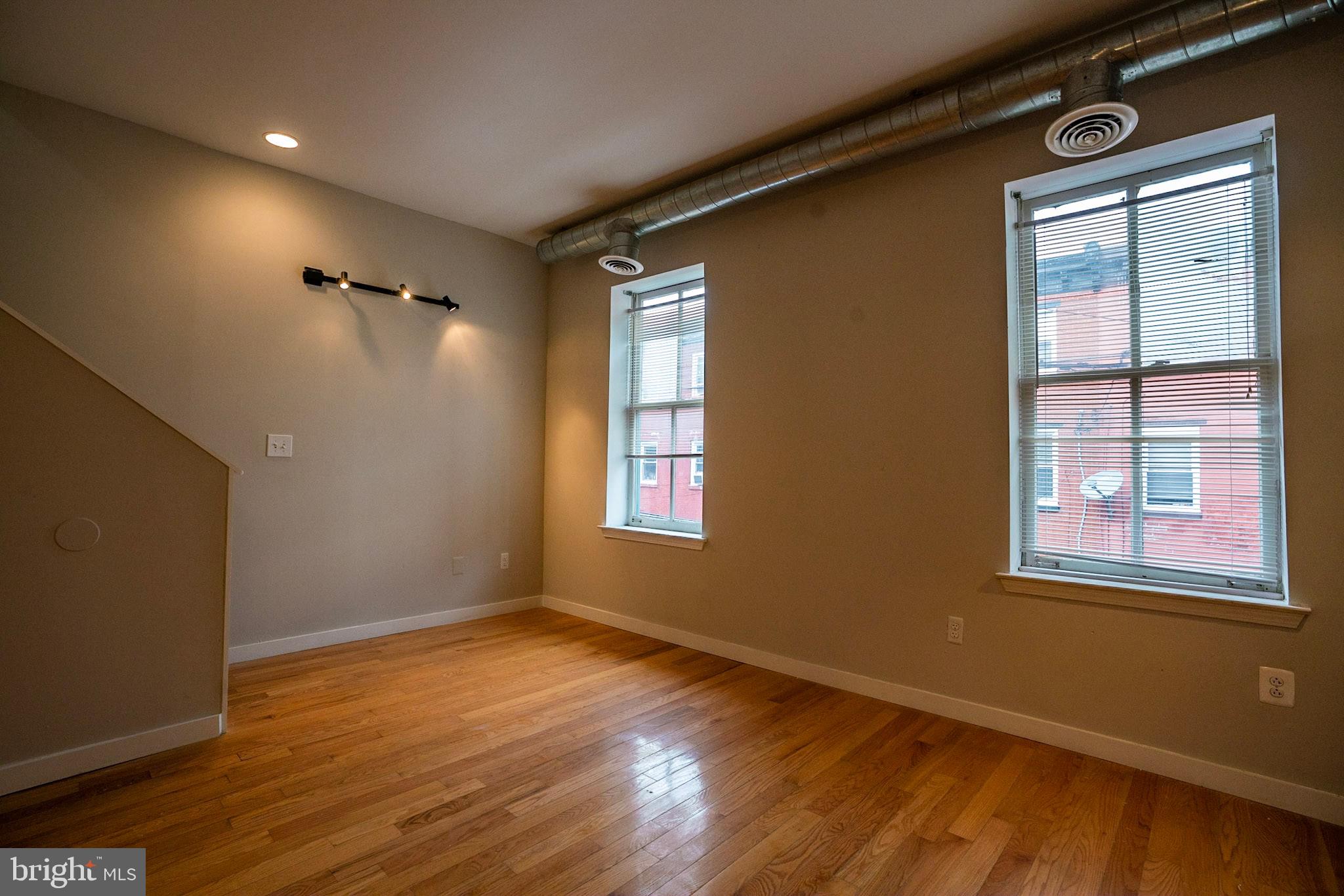 1504 SWAIN STREET 2
