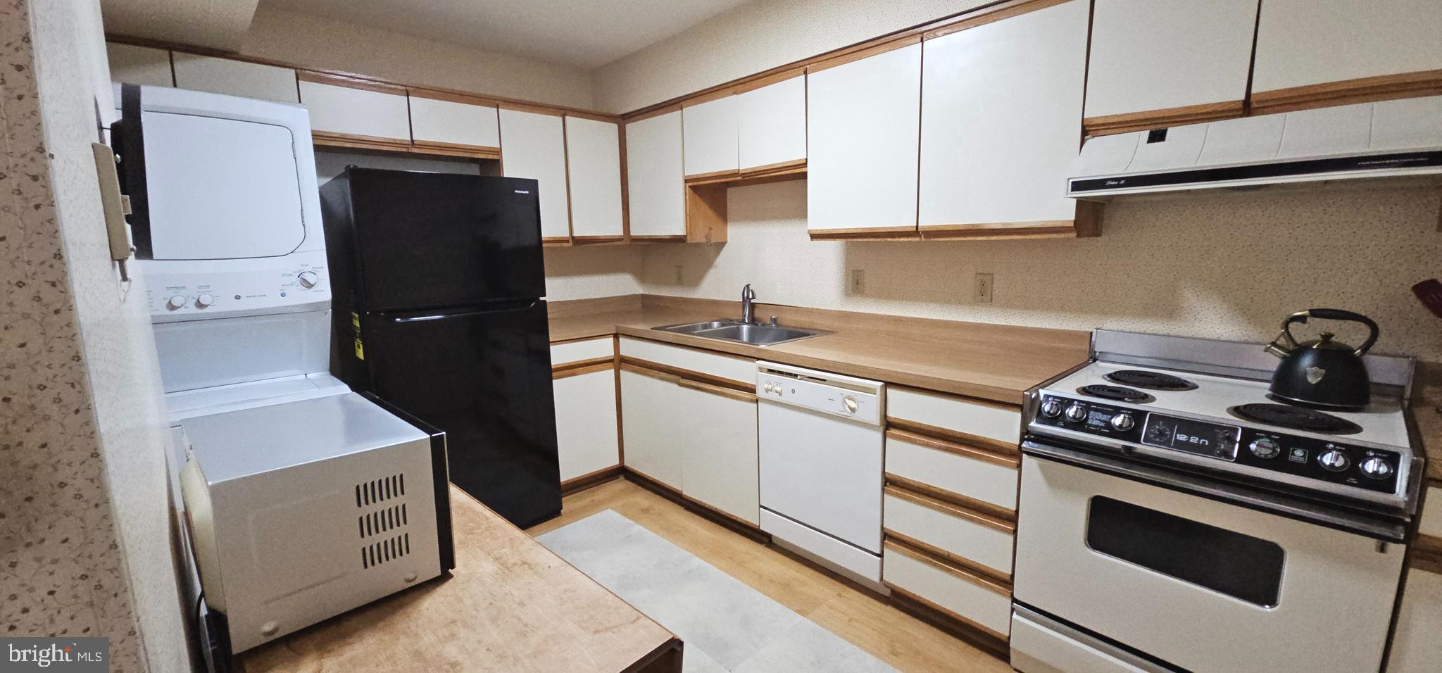 GREENS AT LEISURE WORLD - Residential