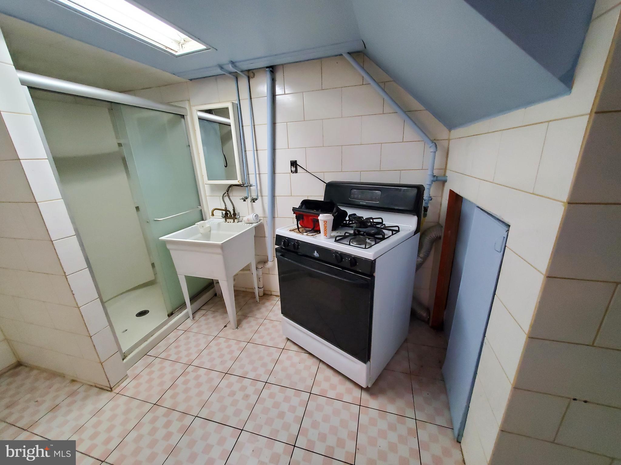 PHILADELPHIA (SOUTHWEST) - Residential