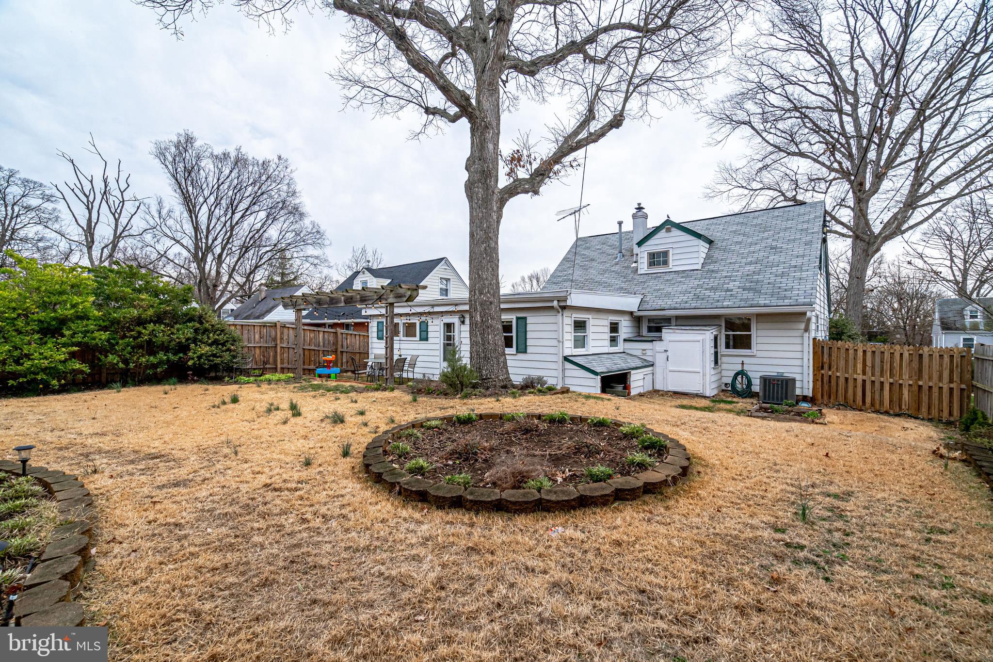 BUCKNELL MANOR - Residential