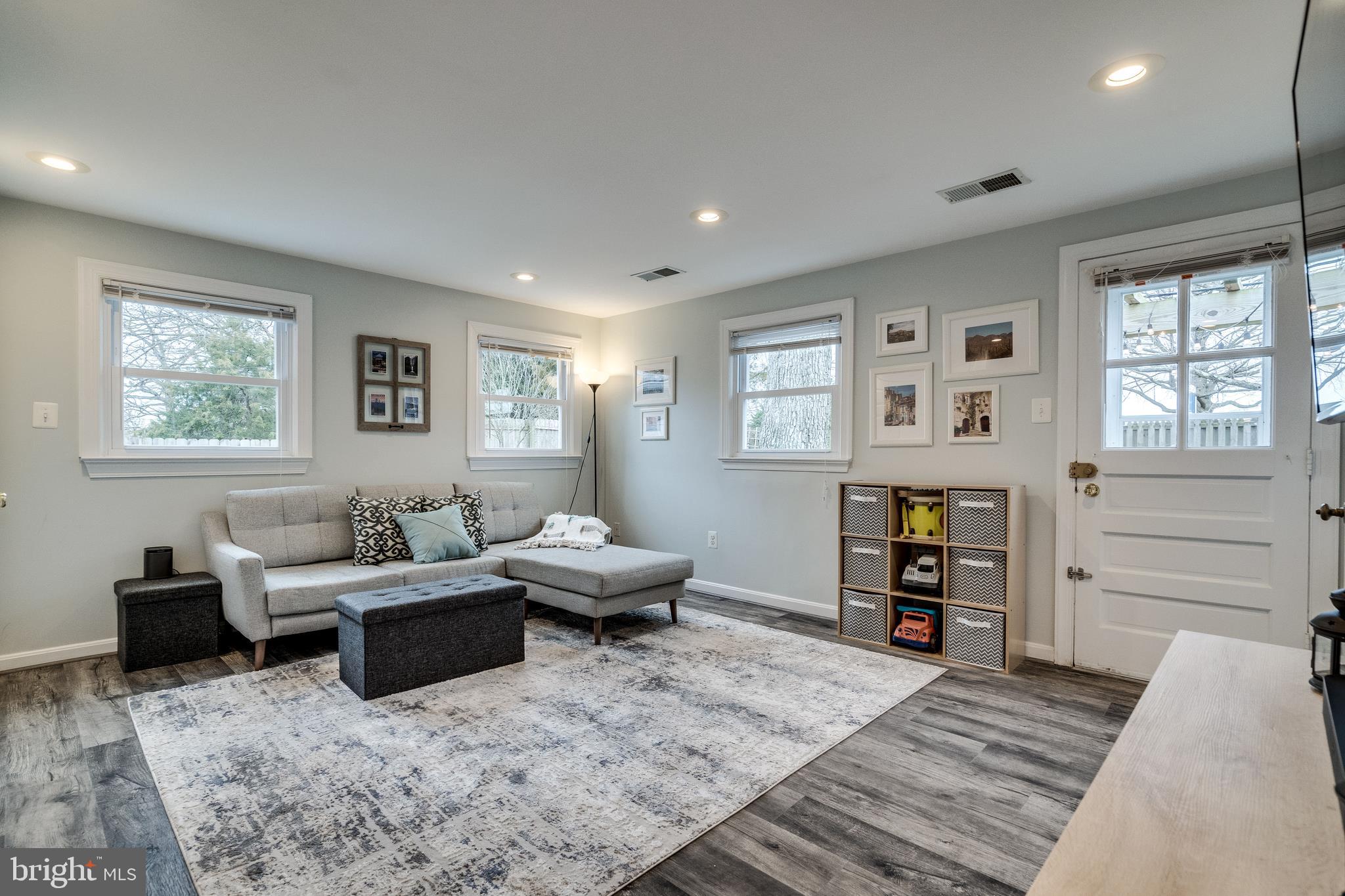 BUCKNELL MANOR - Residential