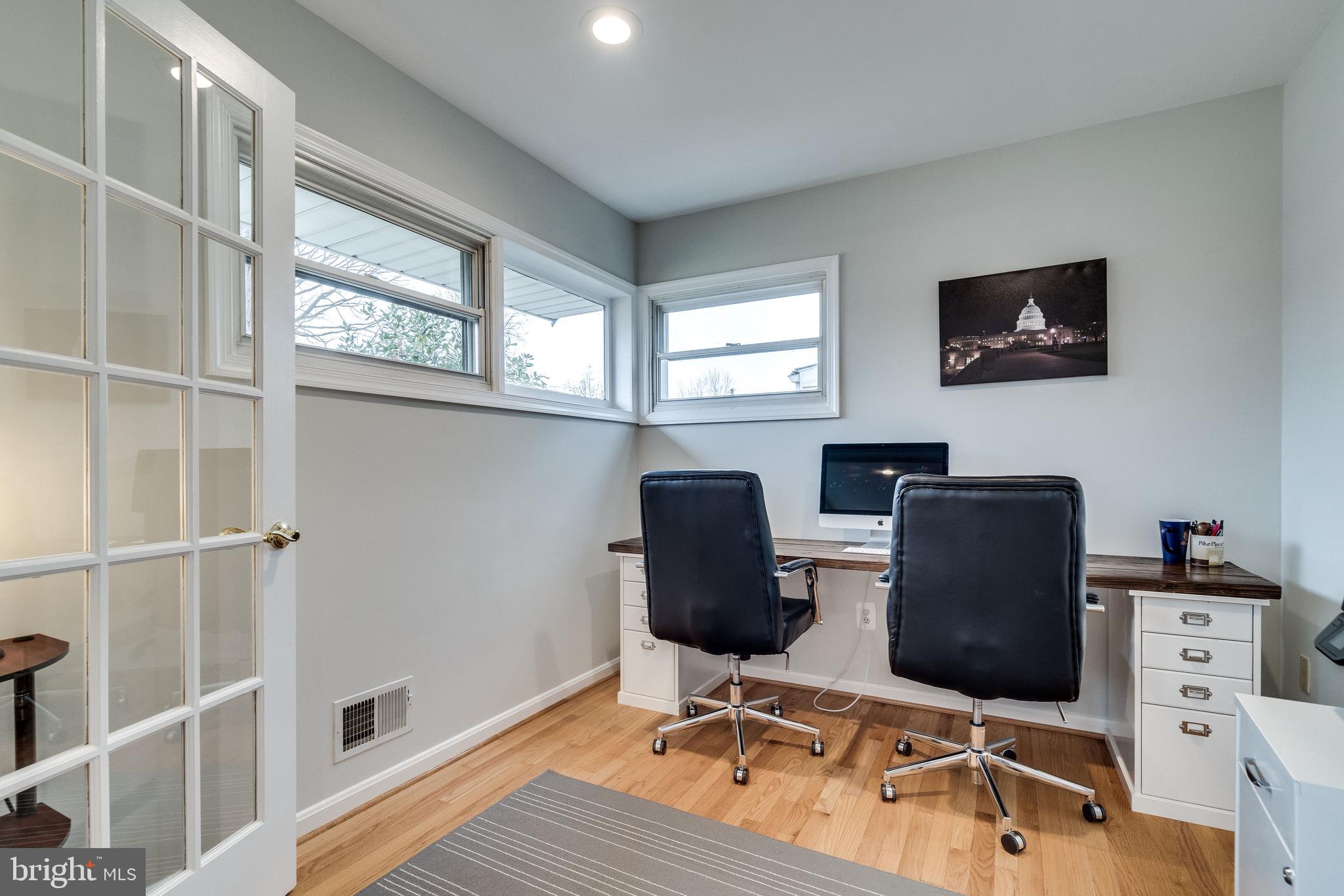 BUCKNELL MANOR - Residential