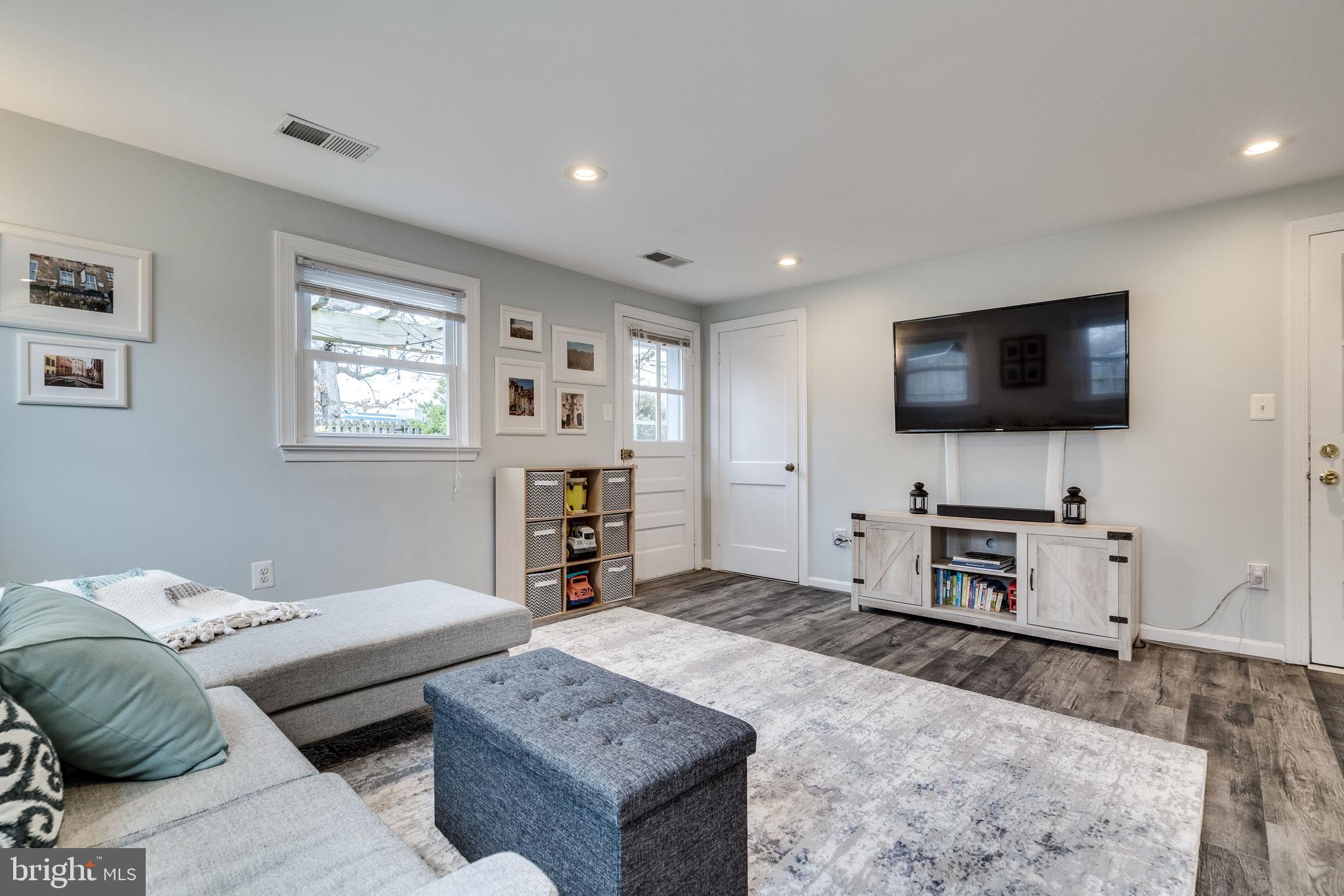 BUCKNELL MANOR - Residential