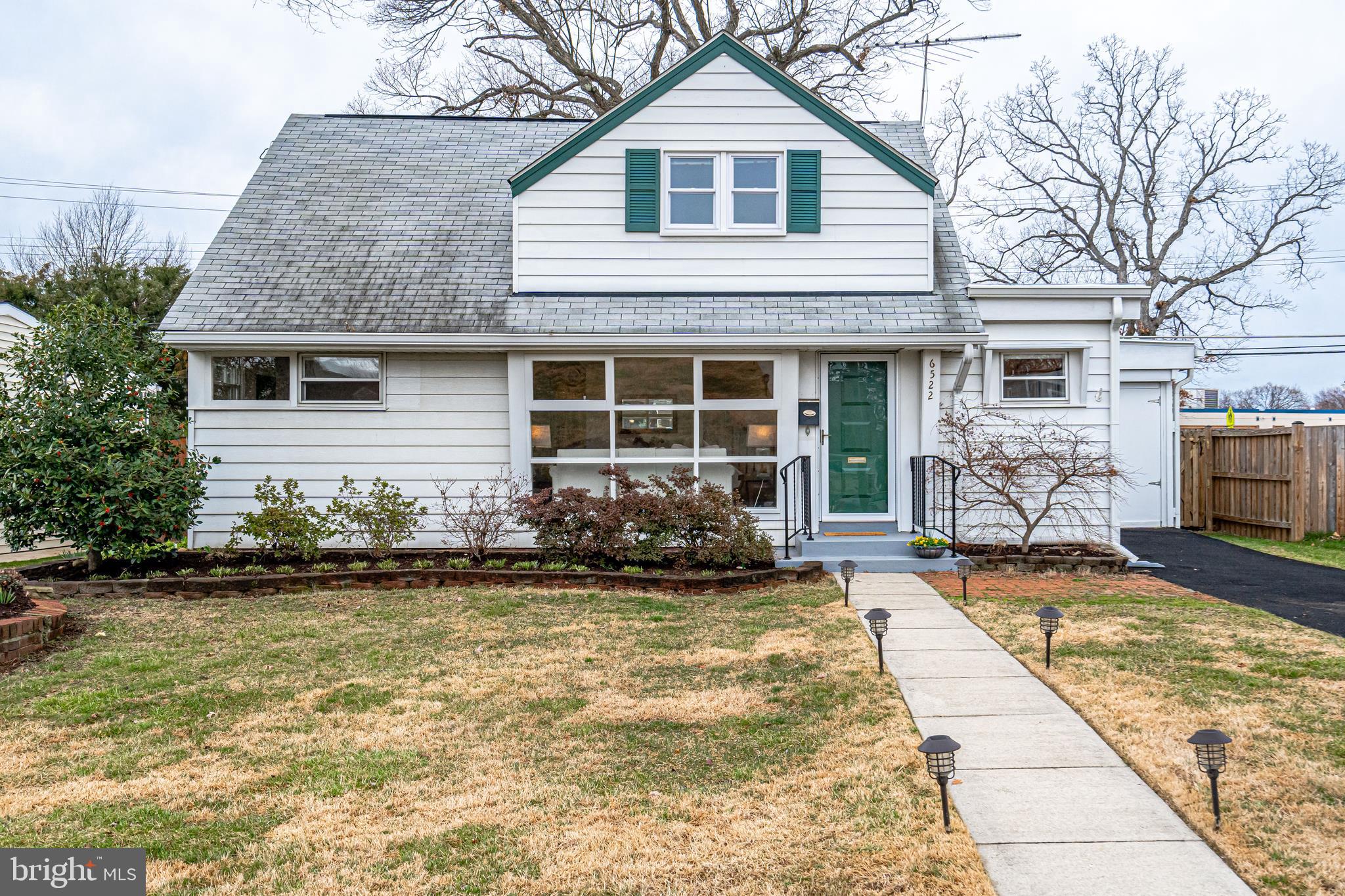 BUCKNELL MANOR - Residential