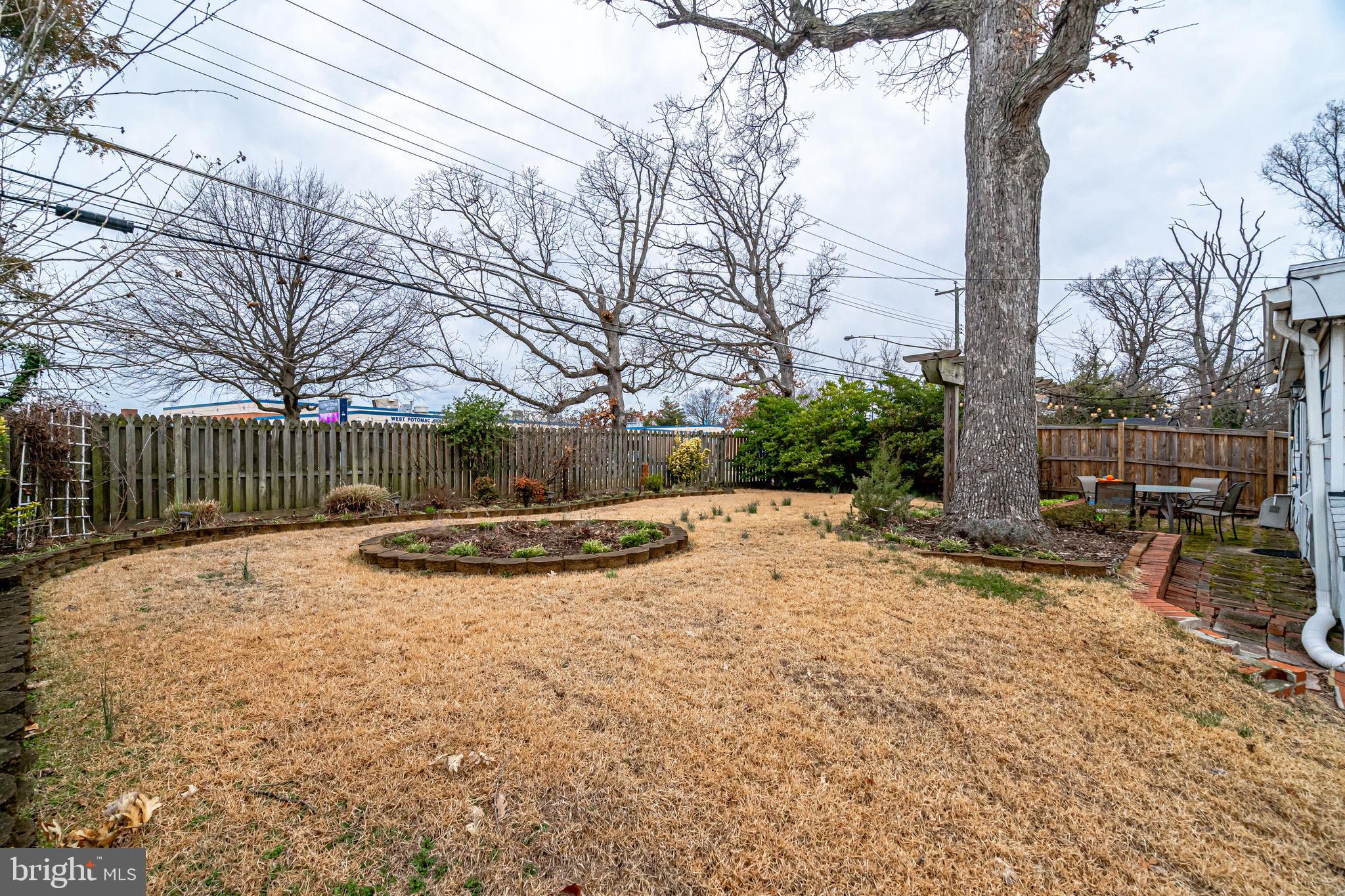 BUCKNELL MANOR - Residential