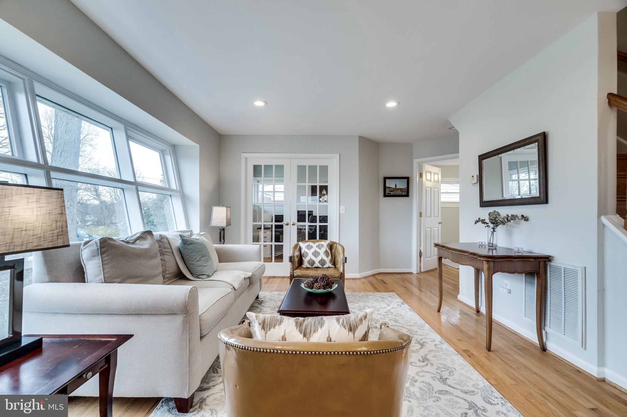 BUCKNELL MANOR - Residential