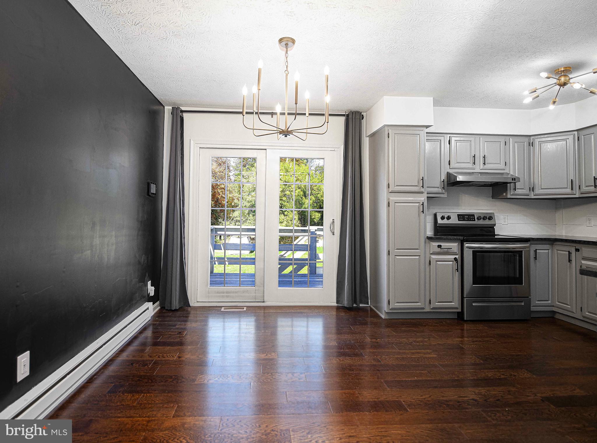 HONEYSUCKLE HOLLOW - Residential