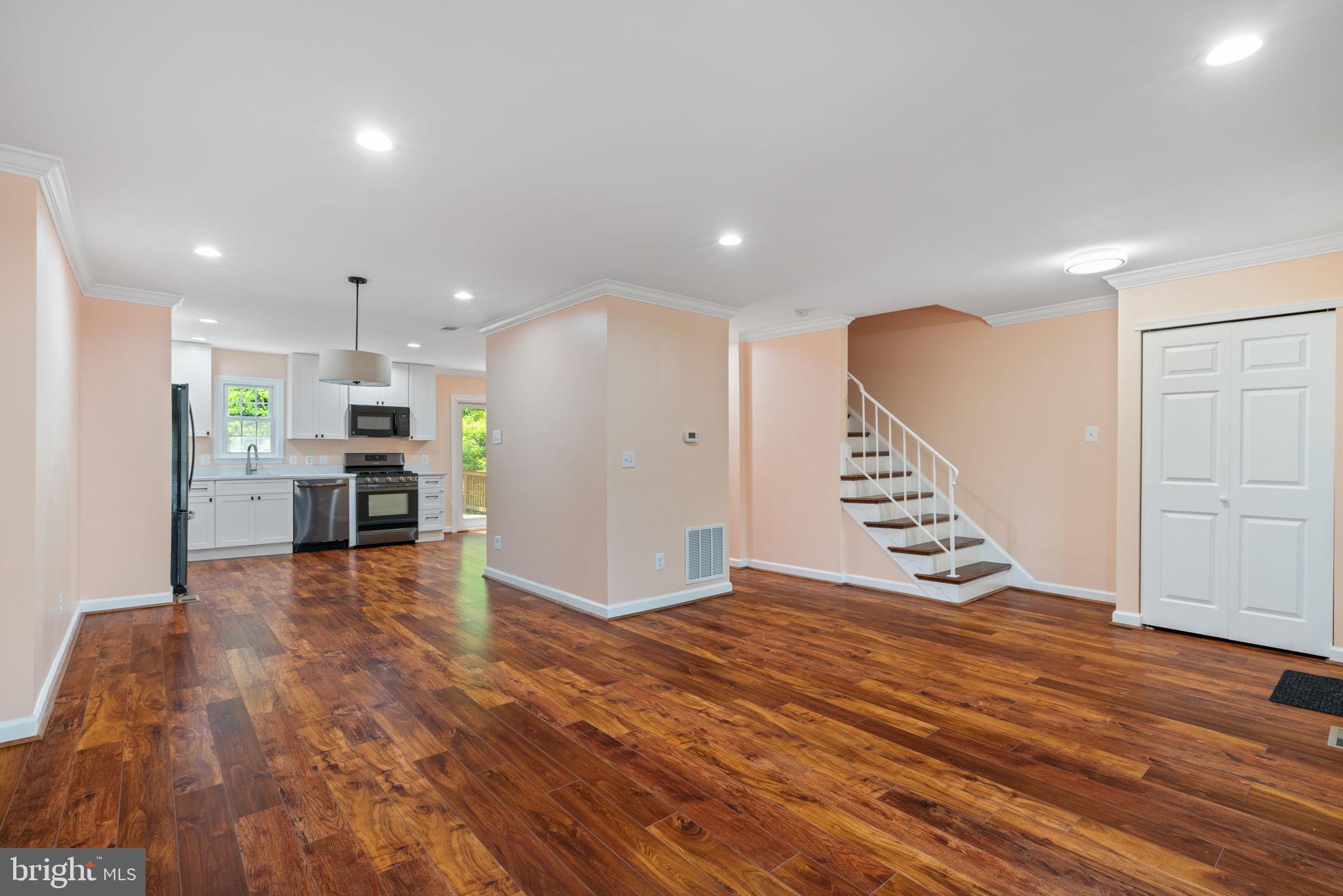 8281 CLIFTON FARM COURT