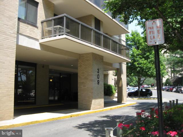 WATERGATE AT LANDMARK - Residential Lease