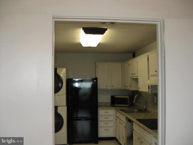 WATERGATE AT LANDMARK - Residential Lease