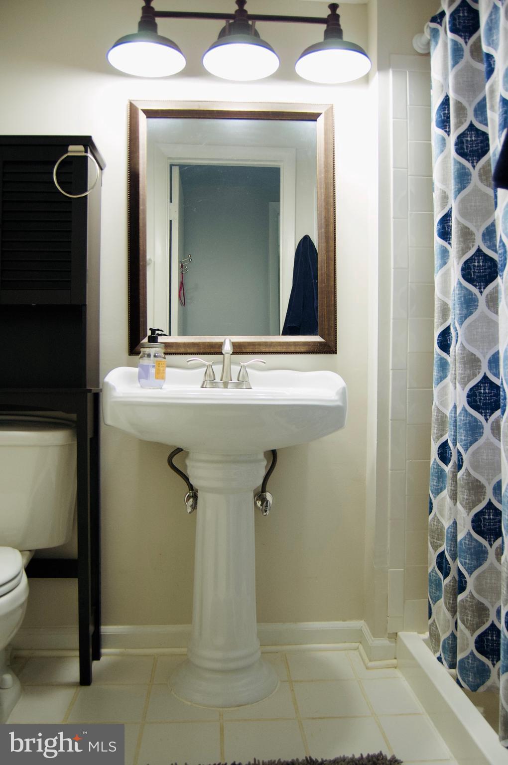 OLD POST ESTATES - Residential Lease