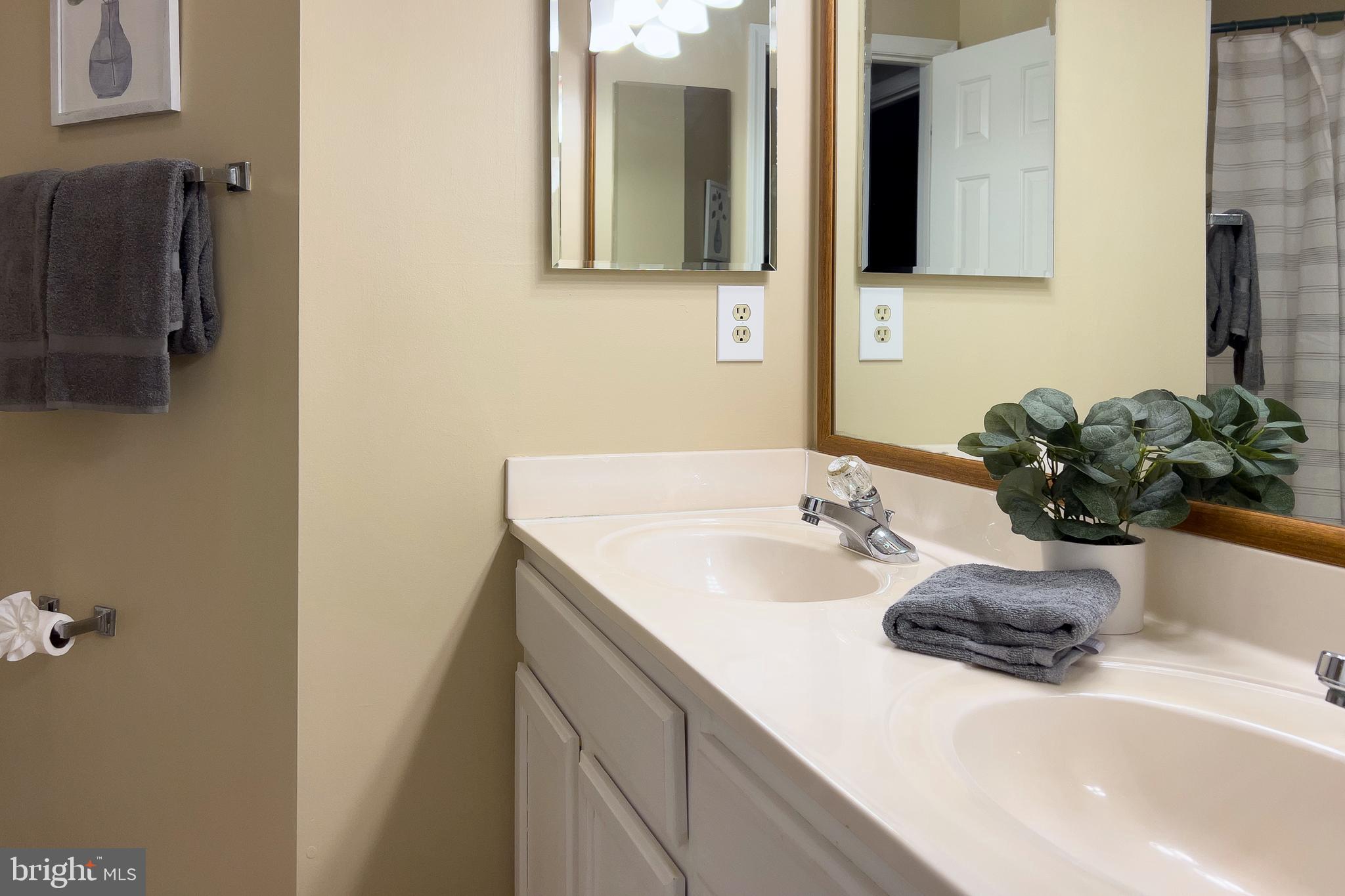 OAK TREE - Residential