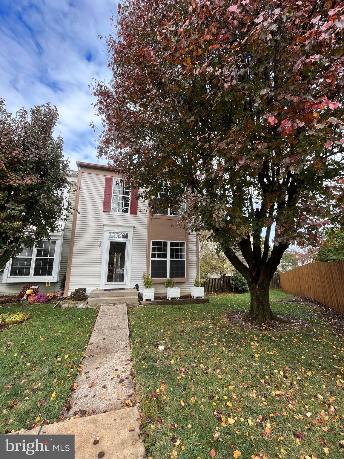 CARNABY SQUARE - Residential Lease