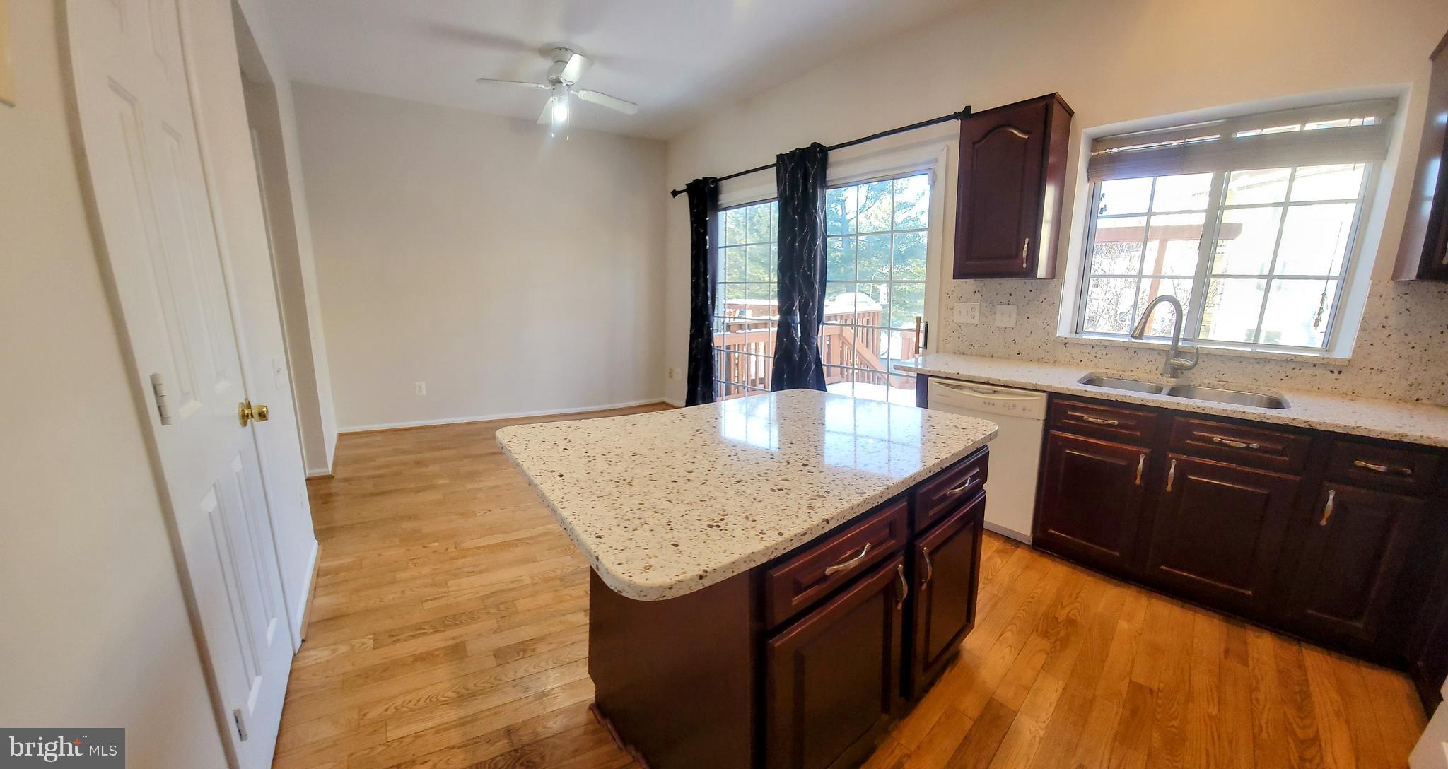 CARNABY SQUARE - Residential Lease