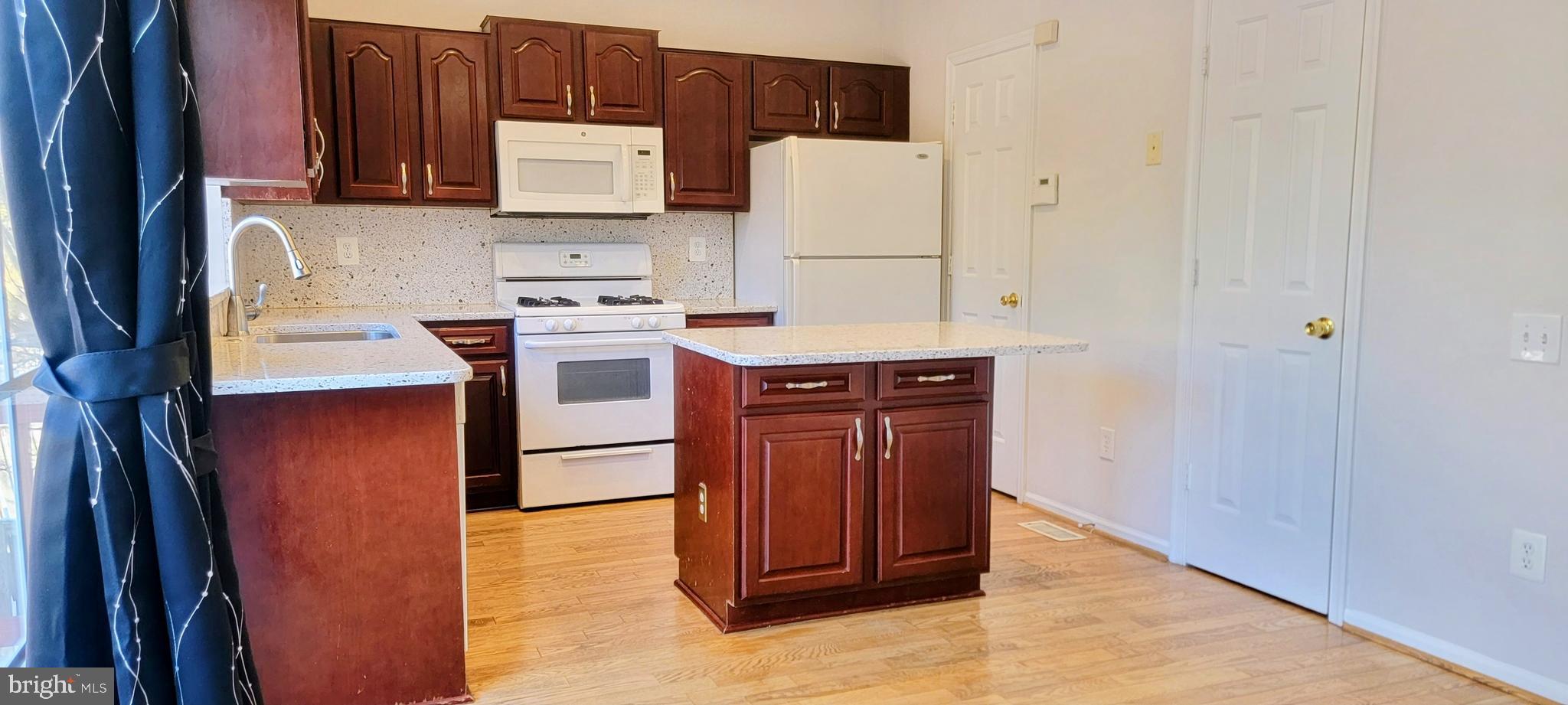 CARNABY SQUARE - Residential Lease