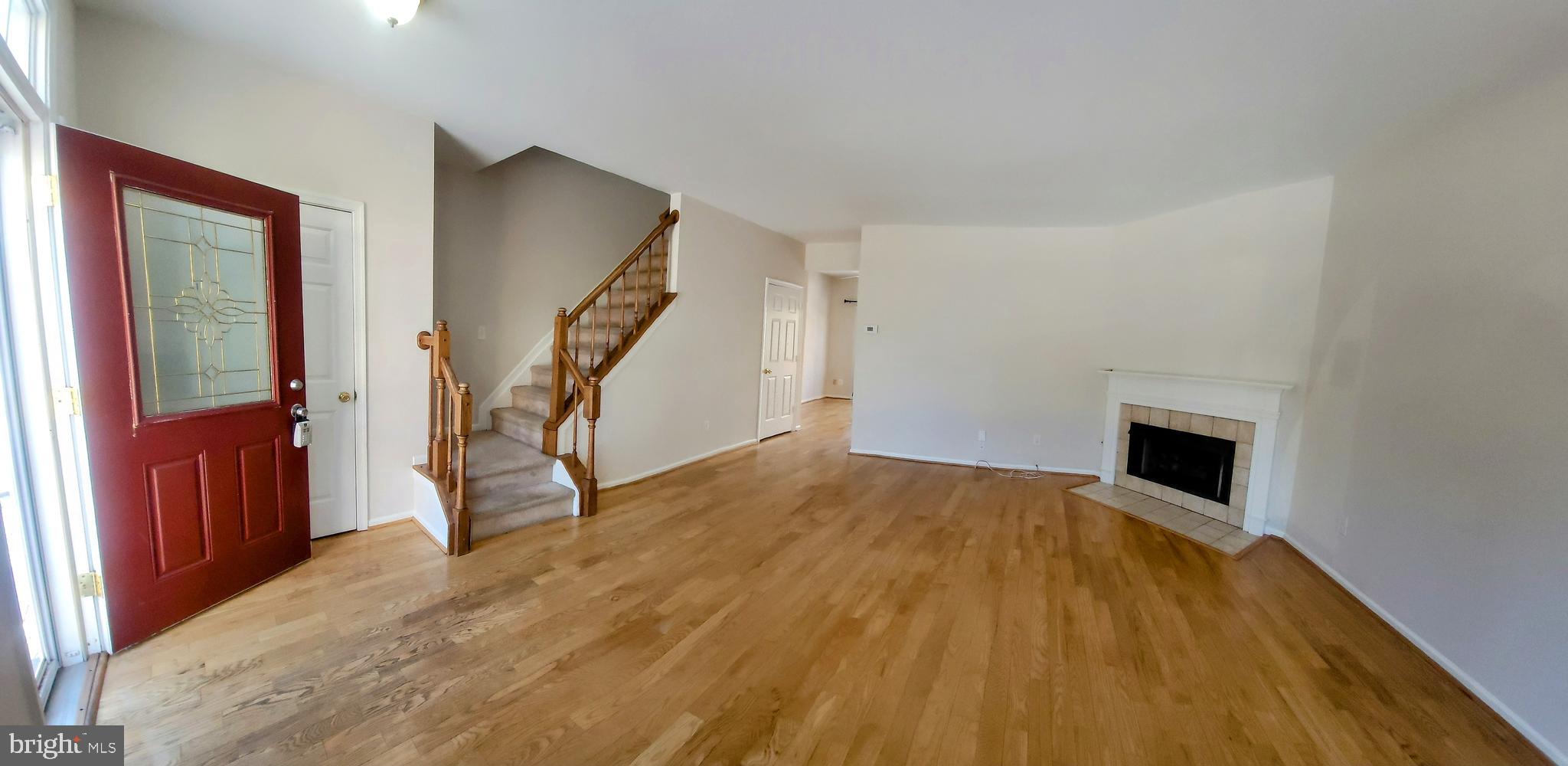 CARNABY SQUARE - Residential Lease