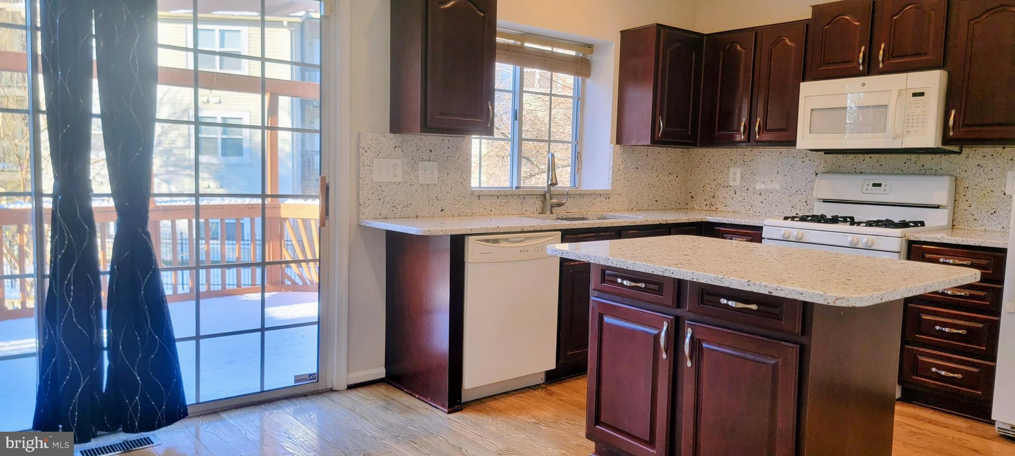 CARNABY SQUARE - Residential Lease