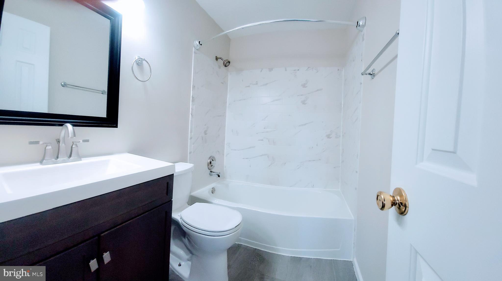 CARNABY SQUARE - Residential Lease