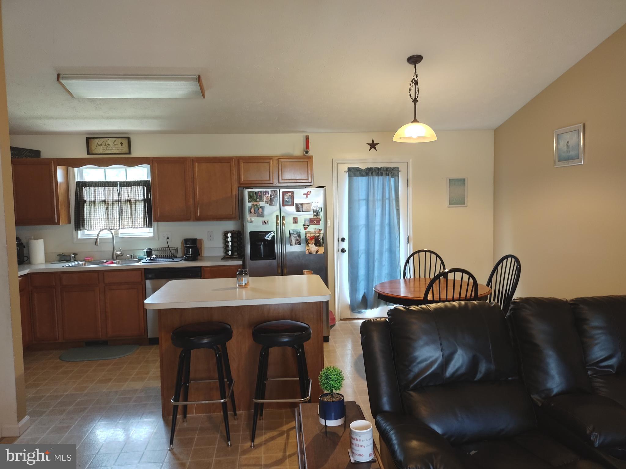 MEADOWVIEW MANOR - Residential