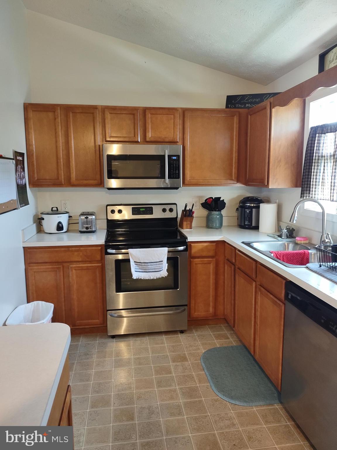 MEADOWVIEW MANOR - Residential