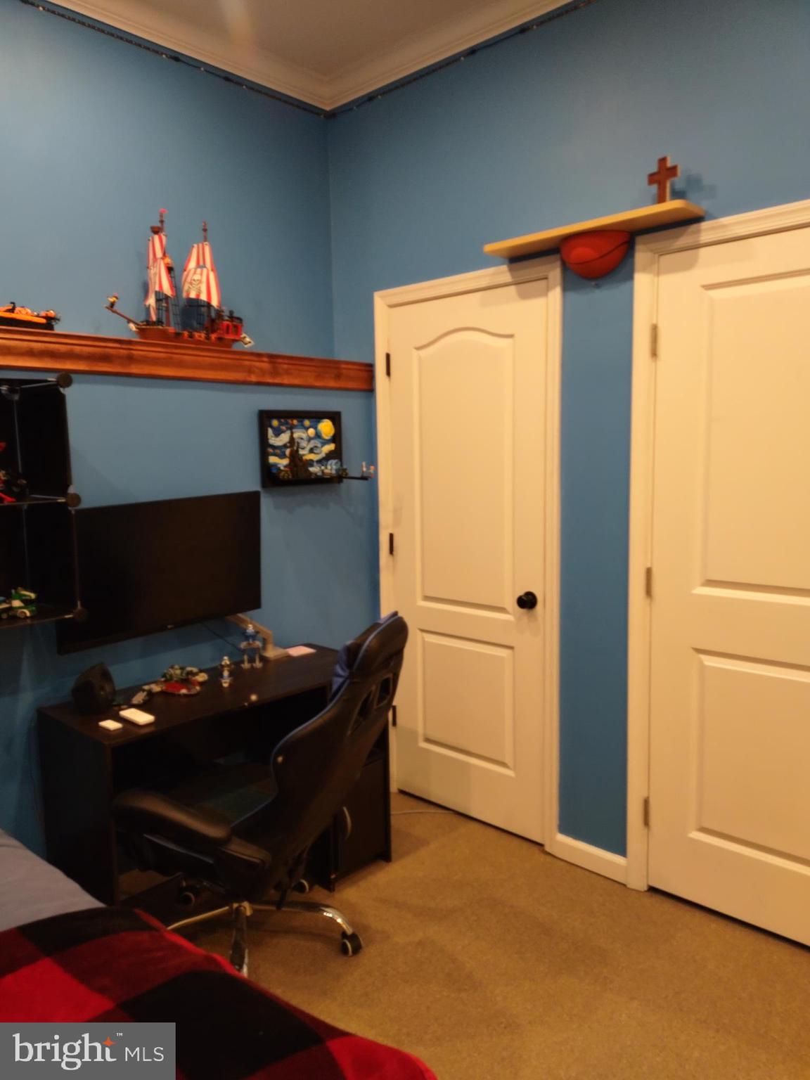 MEADOWVIEW MANOR - Residential