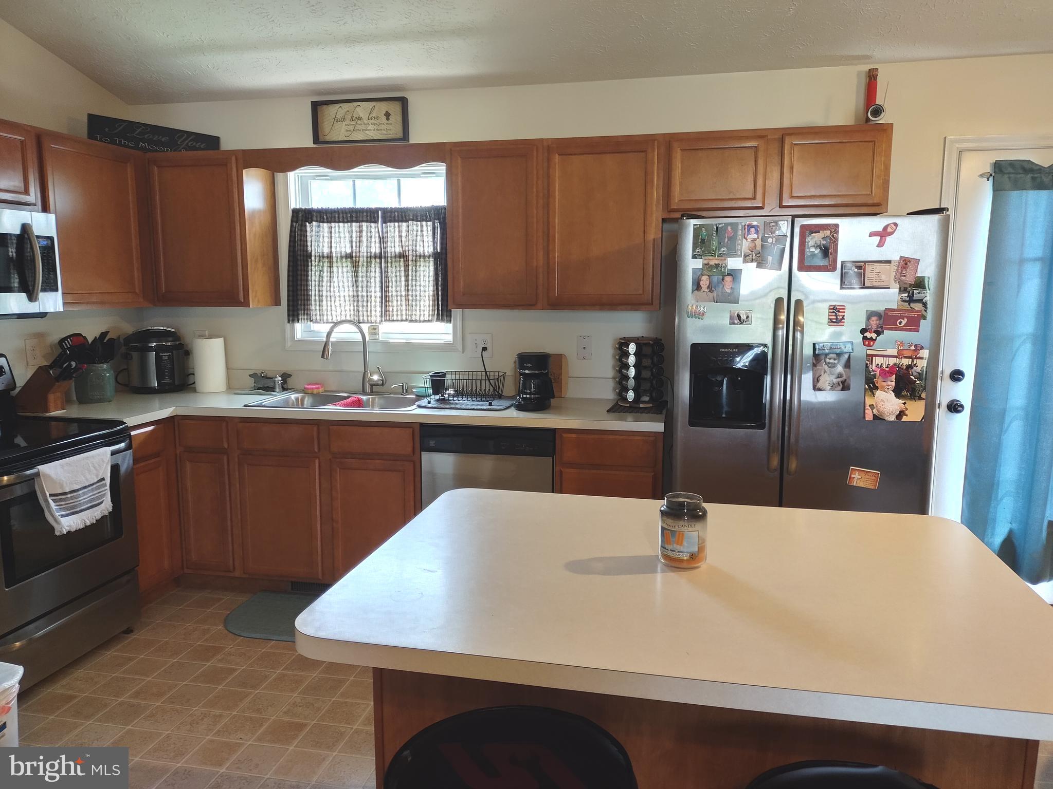 MEADOWVIEW MANOR - Residential