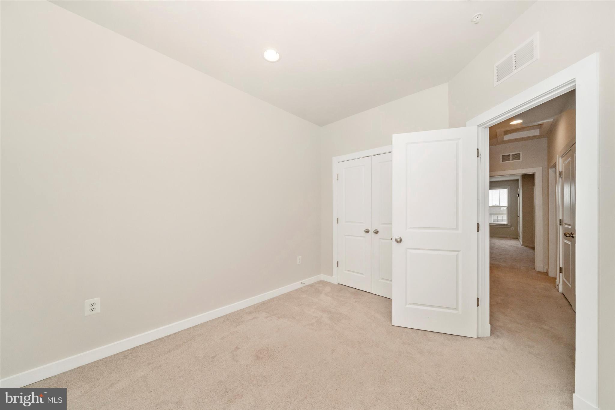 VILLAGES OF URBANA - Residential Lease