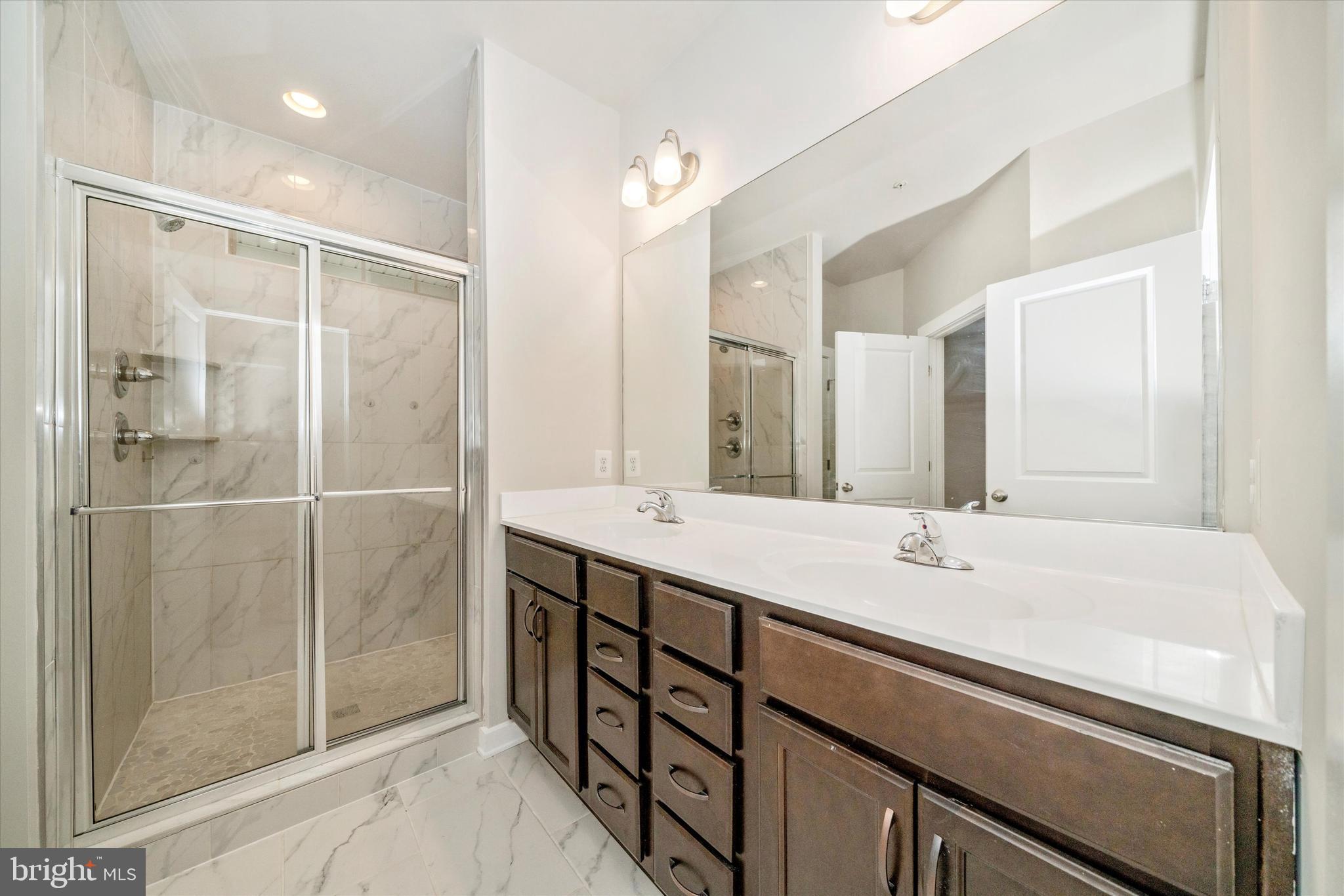 VILLAGES OF URBANA - Residential Lease