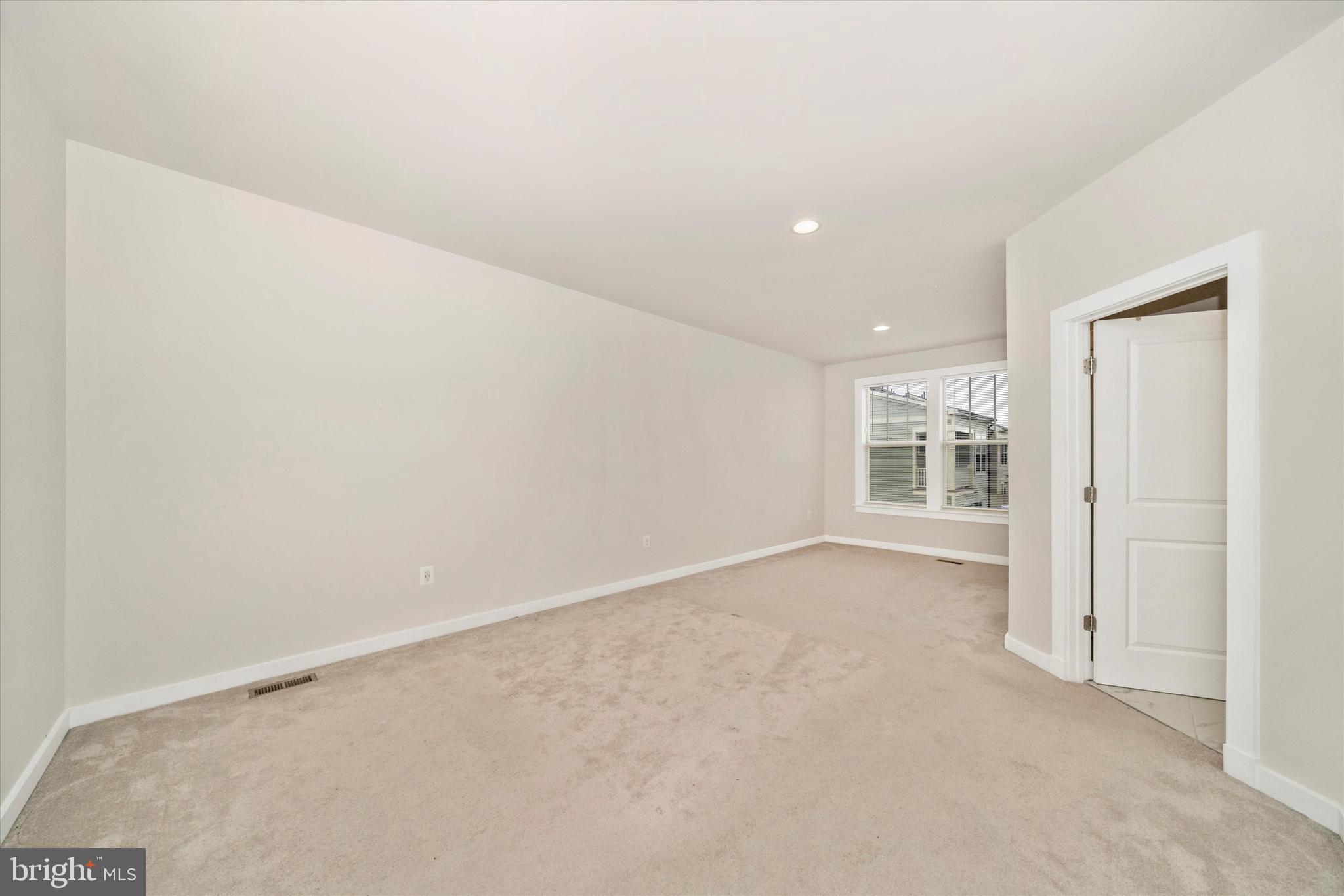 VILLAGES OF URBANA - Residential Lease