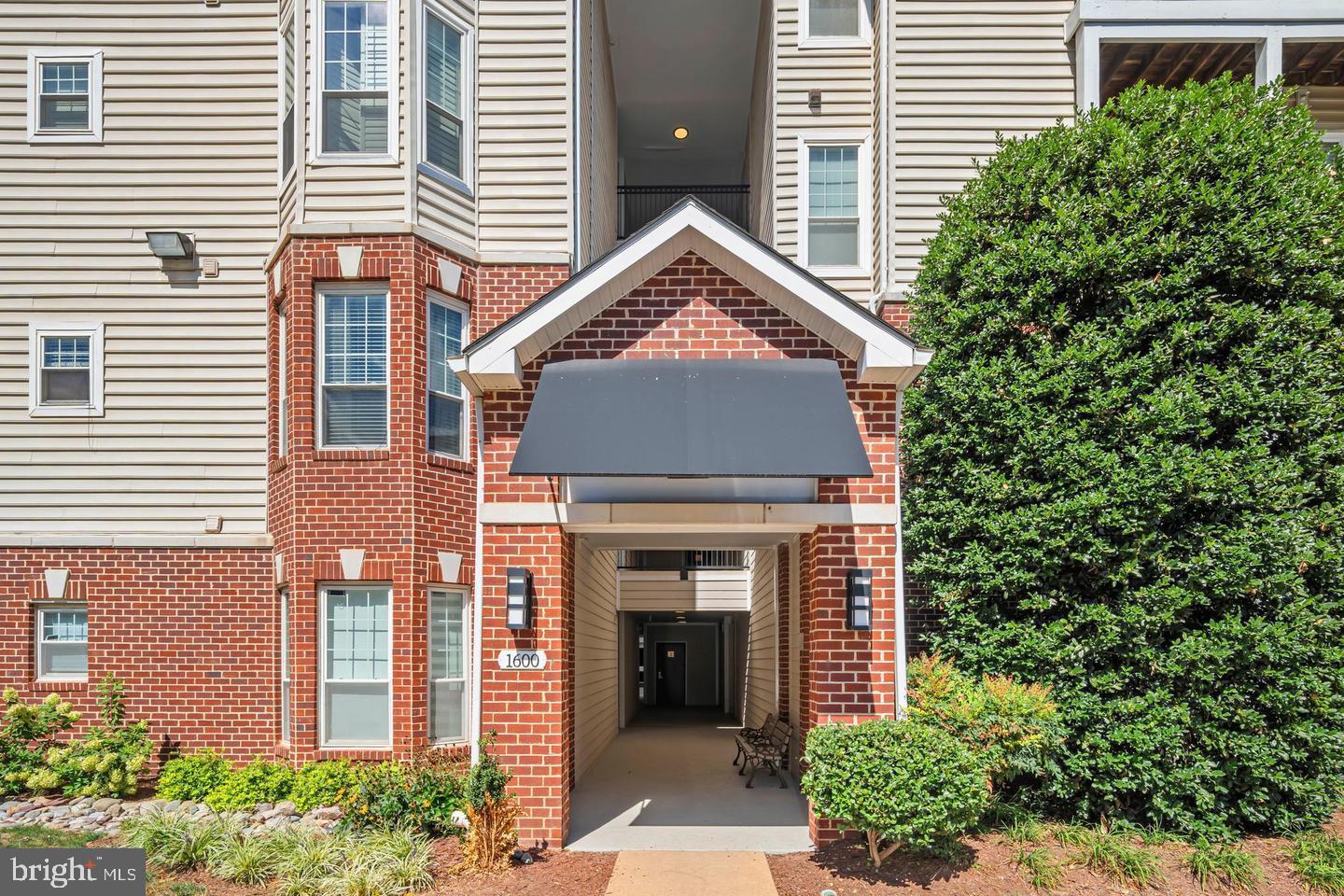 GATES OF MCLEAN - Residential