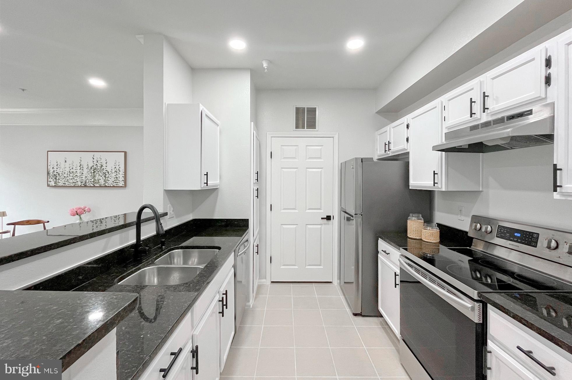 1600 SPRING GATE DRIVE 2211