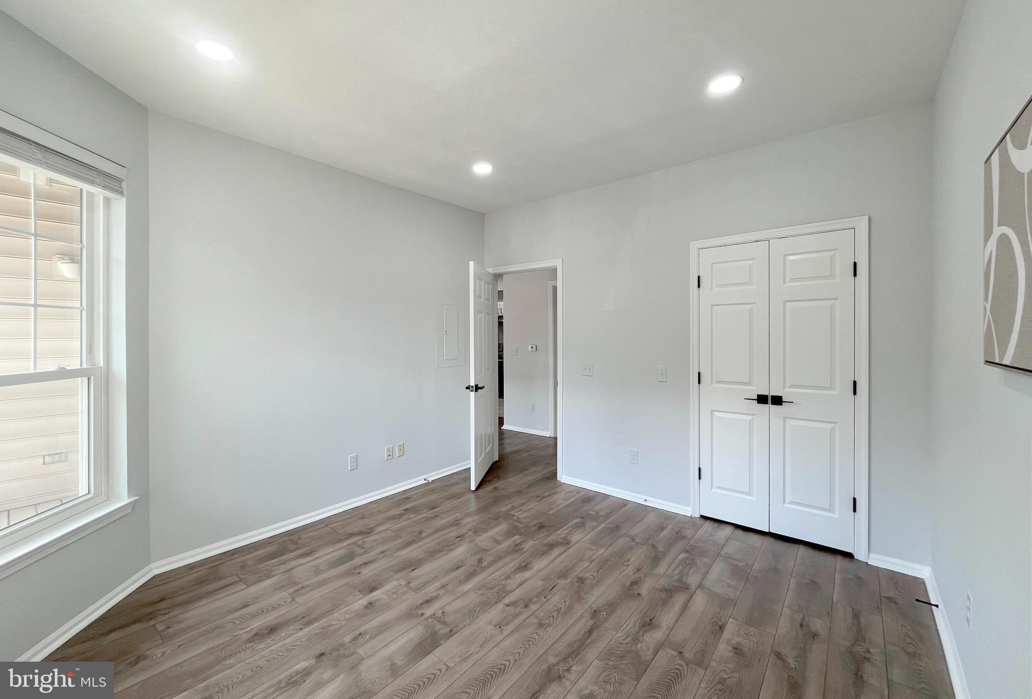 GATES OF MCLEAN - Residential