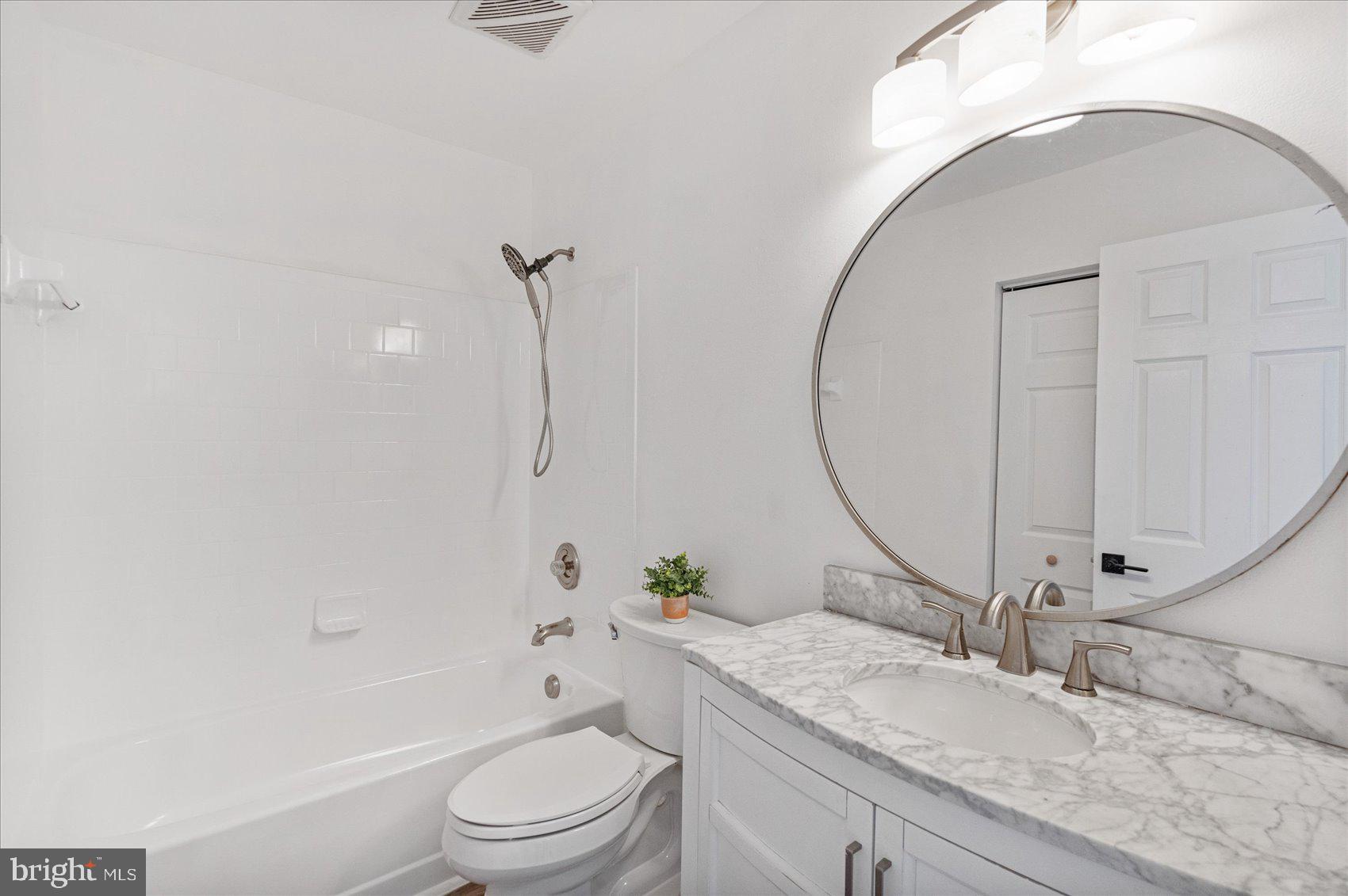 CONSTANT FRIENDSHIP - Residential