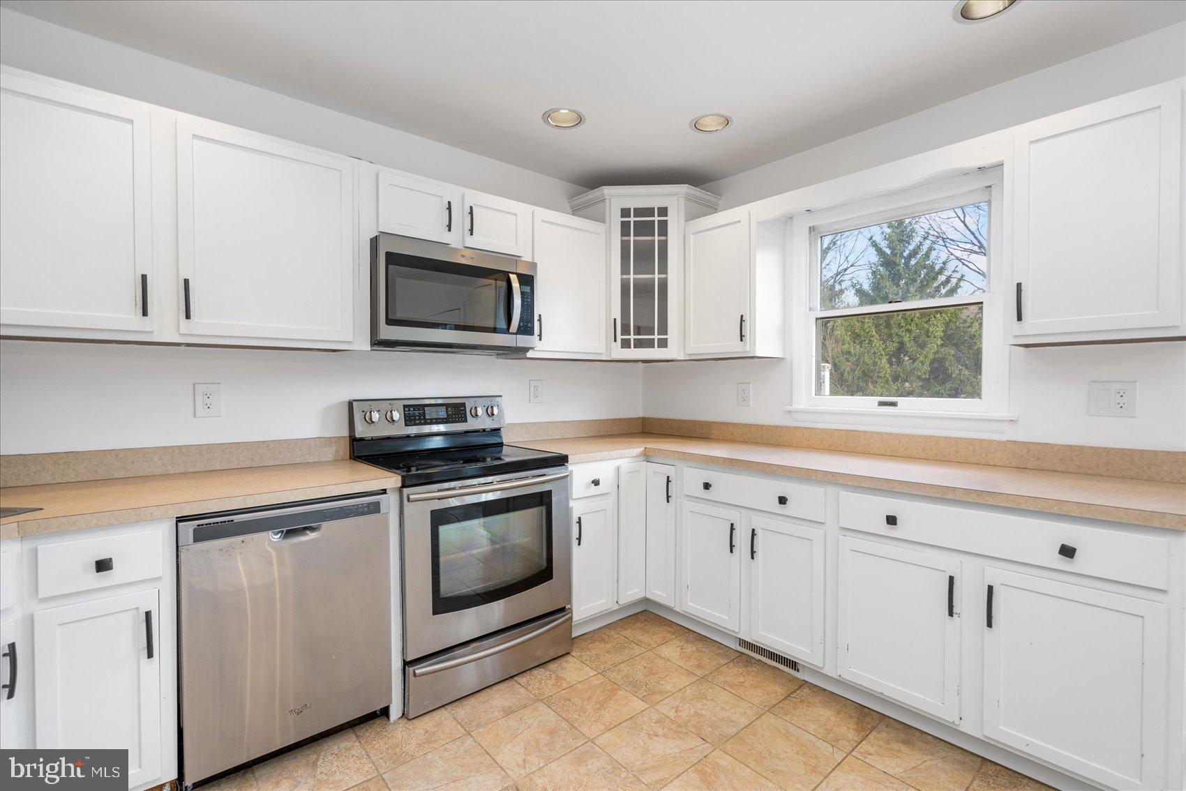 CONSTANT FRIENDSHIP - Residential