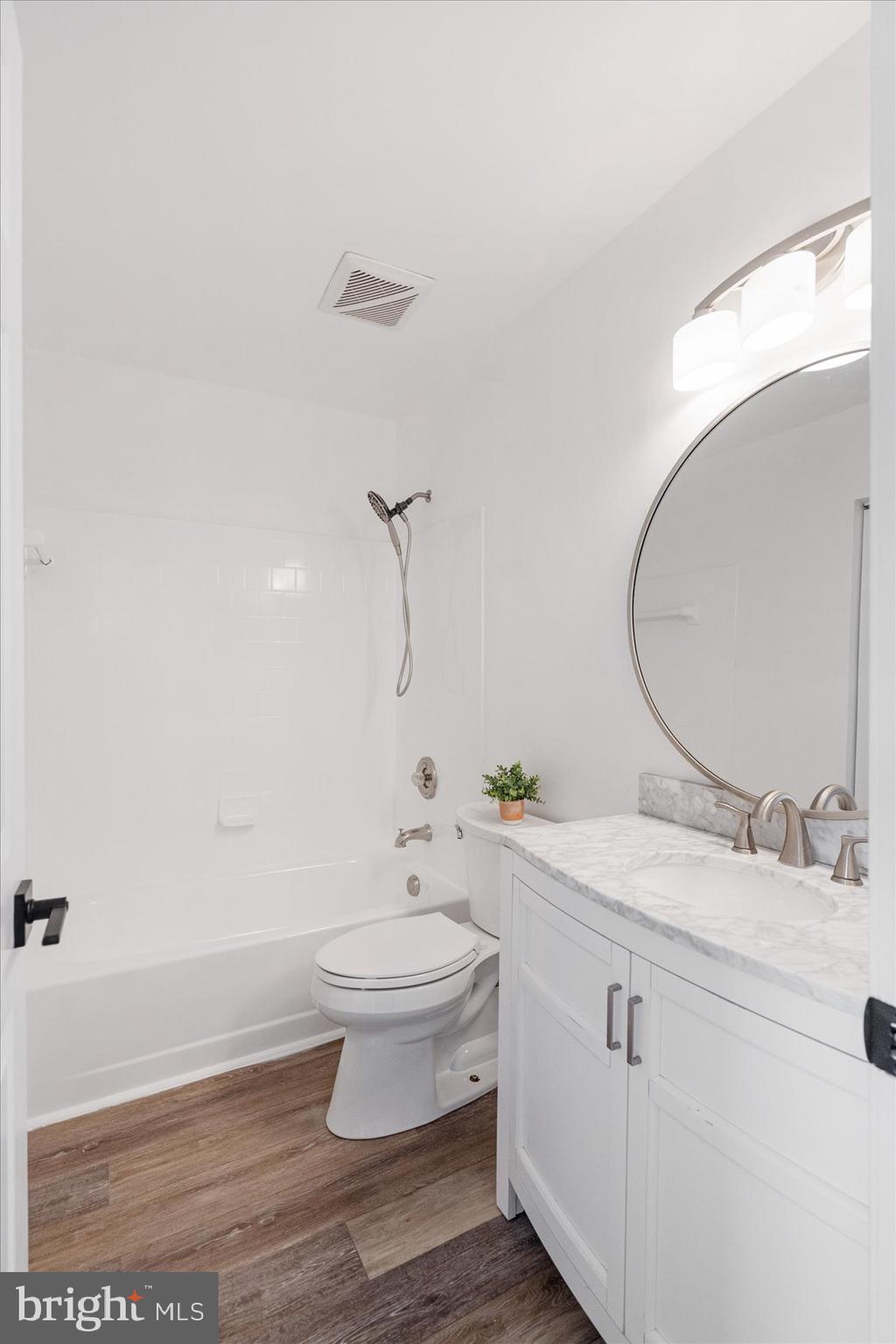 CONSTANT FRIENDSHIP - Residential