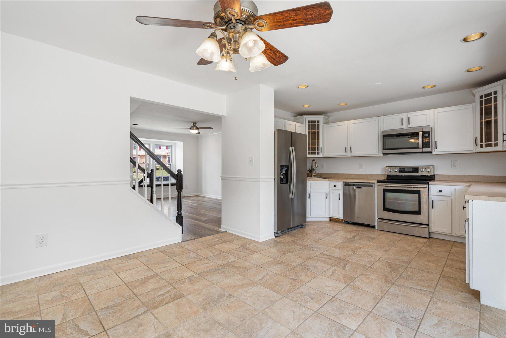 CONSTANT FRIENDSHIP - Residential