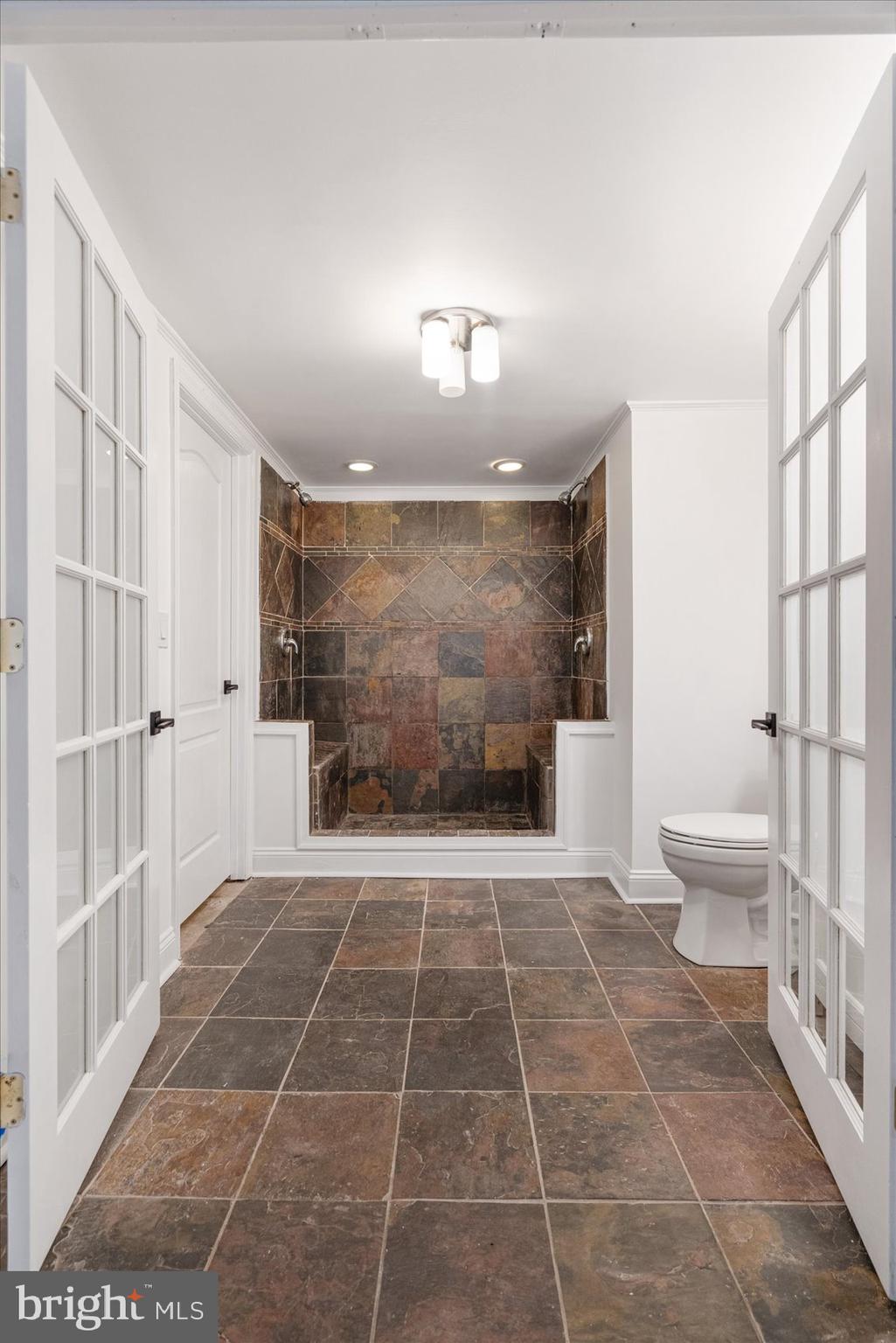 CONSTANT FRIENDSHIP - Residential