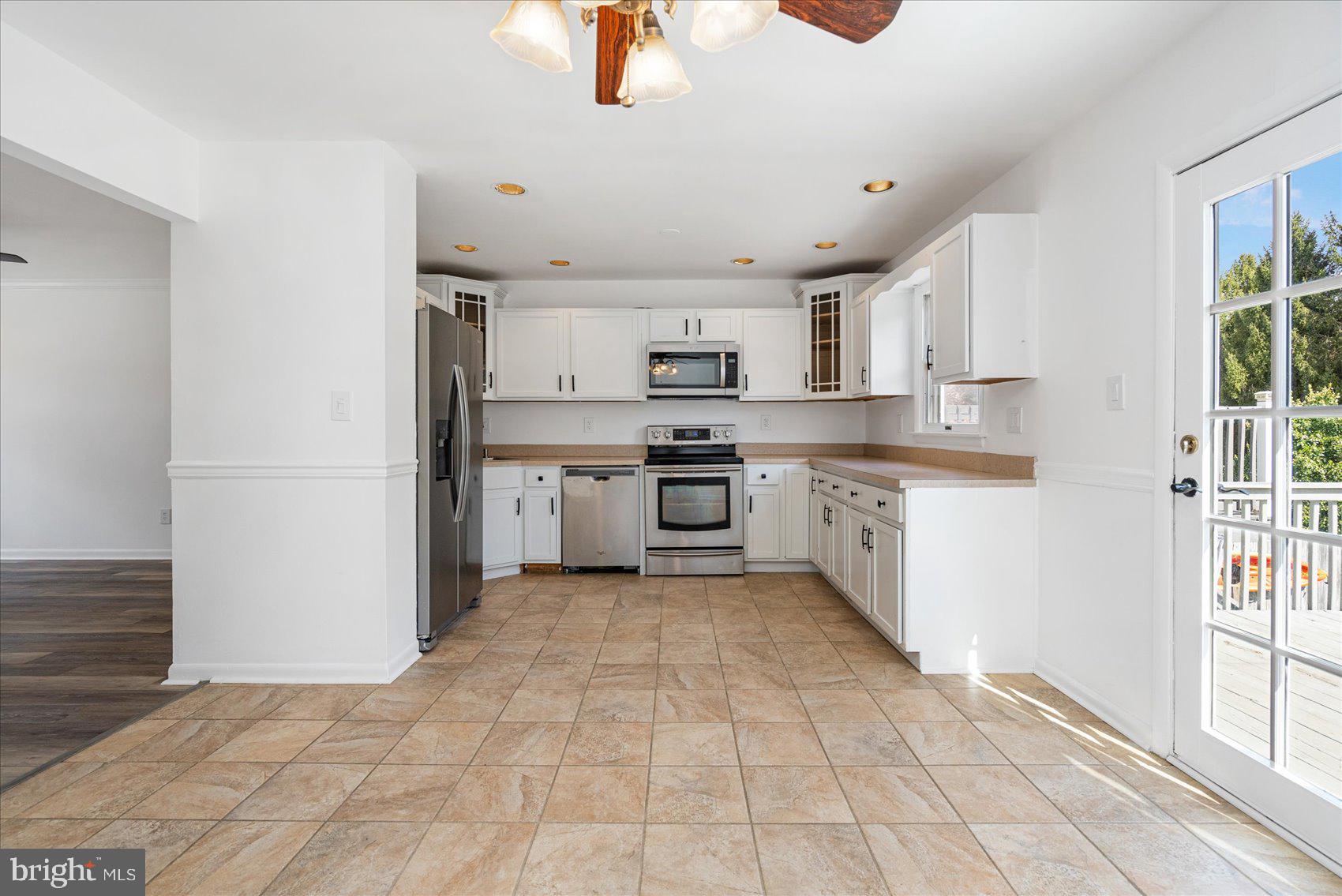 CONSTANT FRIENDSHIP - Residential