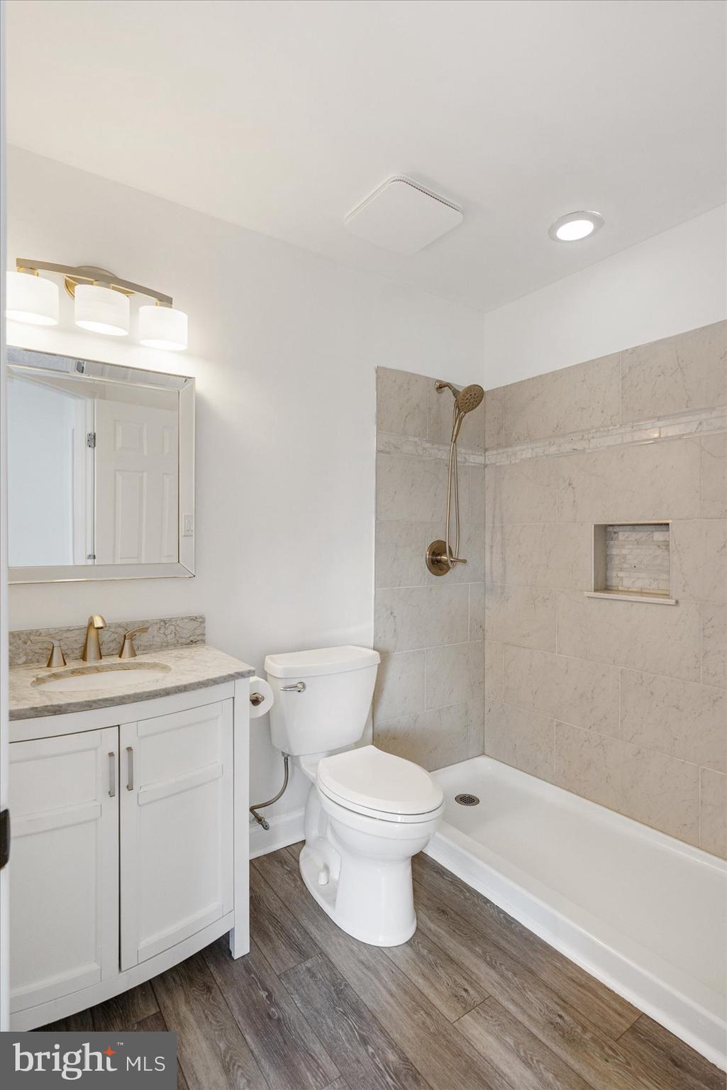 CONSTANT FRIENDSHIP - Residential