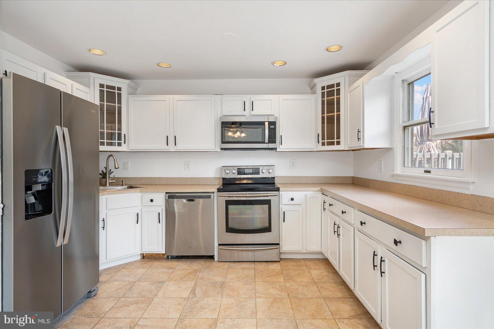 CONSTANT FRIENDSHIP - Residential