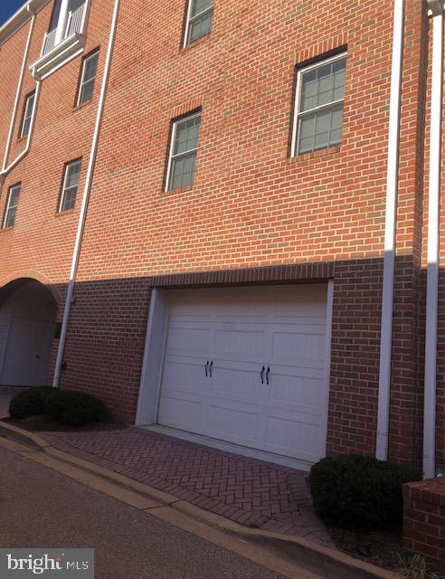 COURTYARDS AT WEST 222 - Residential Lease