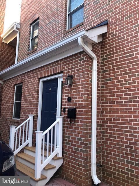 COURTYARDS AT WEST 222 - Residential Lease