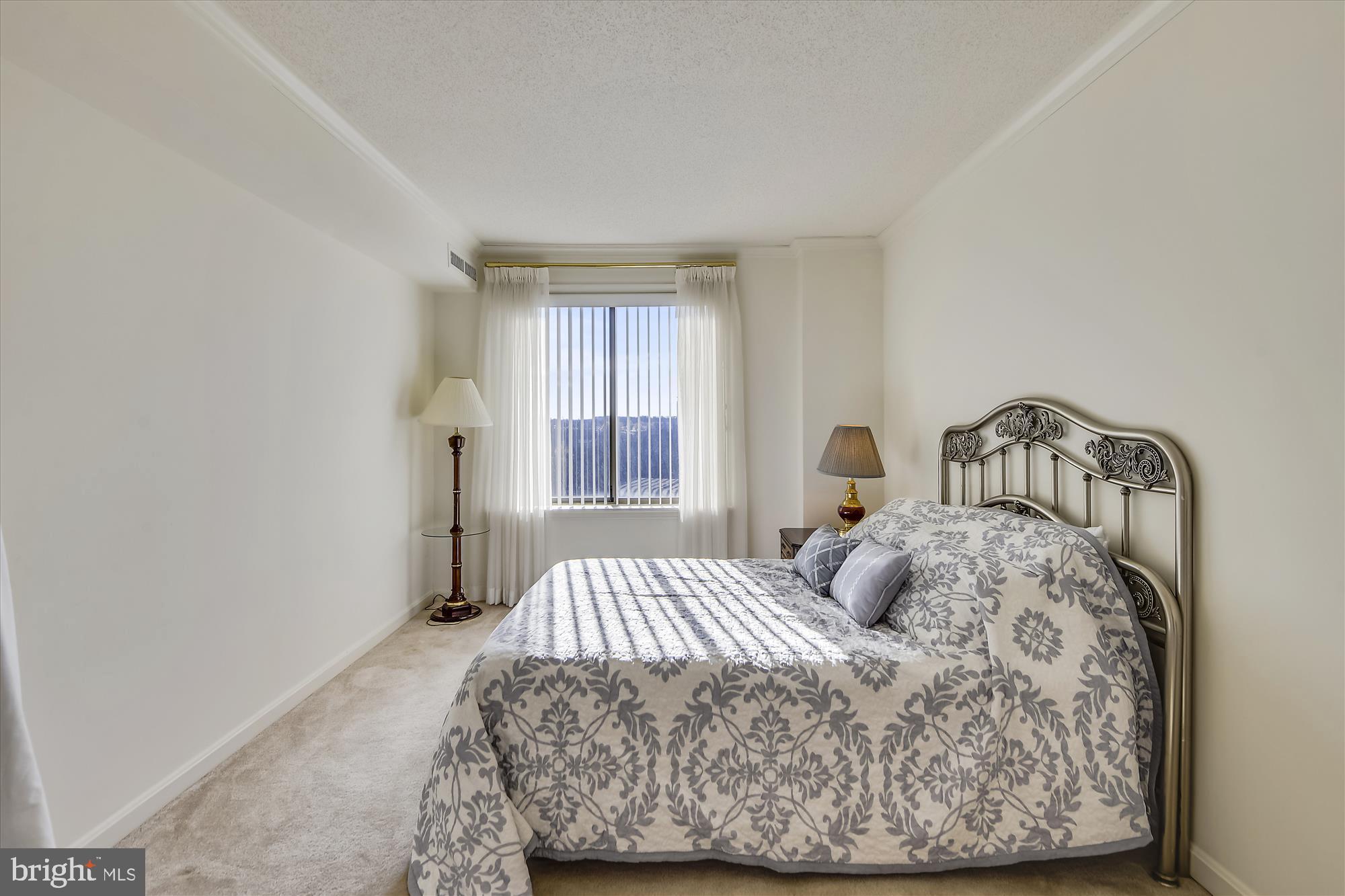 LANSDOWNE WOODS - Residential