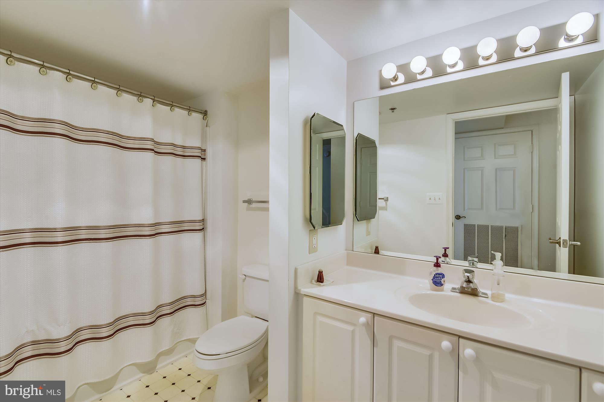 LANSDOWNE WOODS - Residential